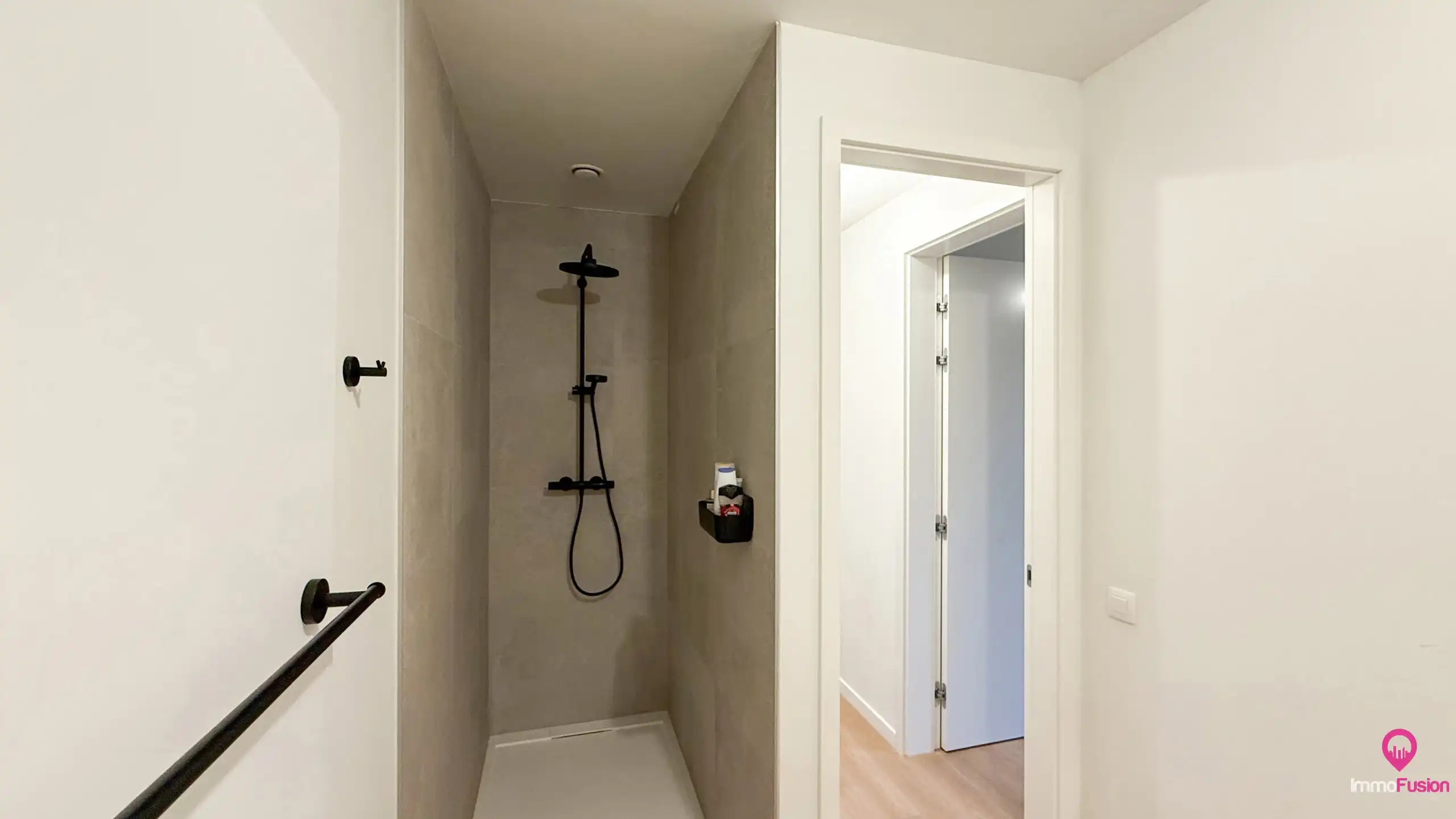 Stijlvolle nieuwbouwwoning met diepe tuin + vloerverwarming! foto 31