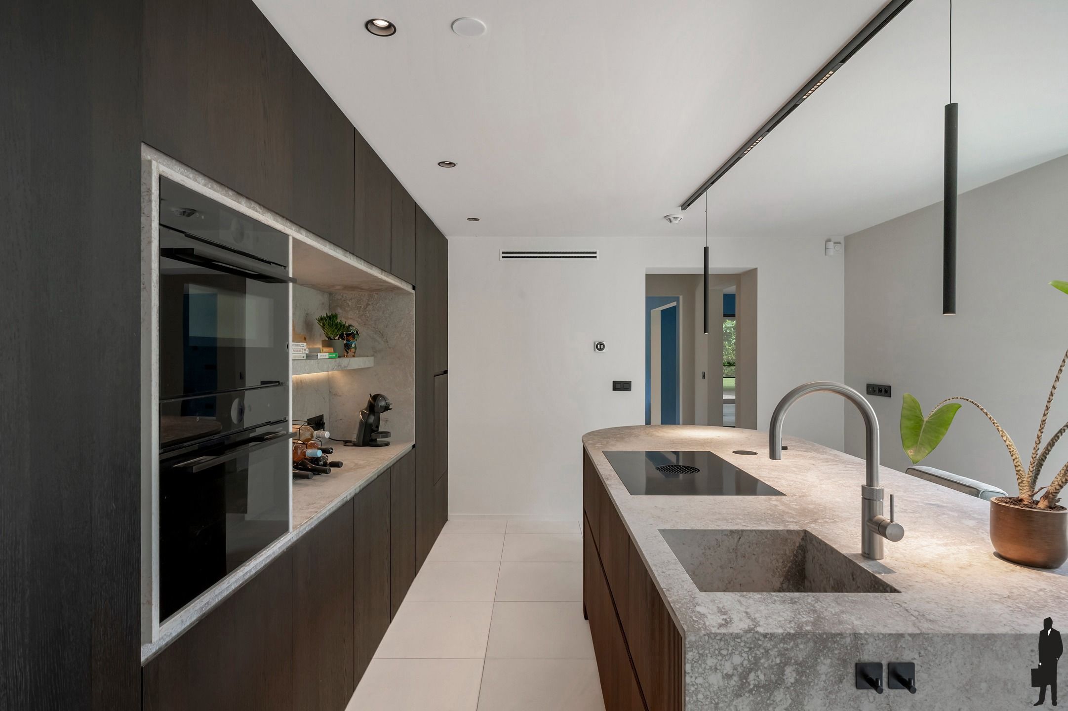 Gerenoveerde villa op 1.900 m² nabij de Nederlandse grens foto 12