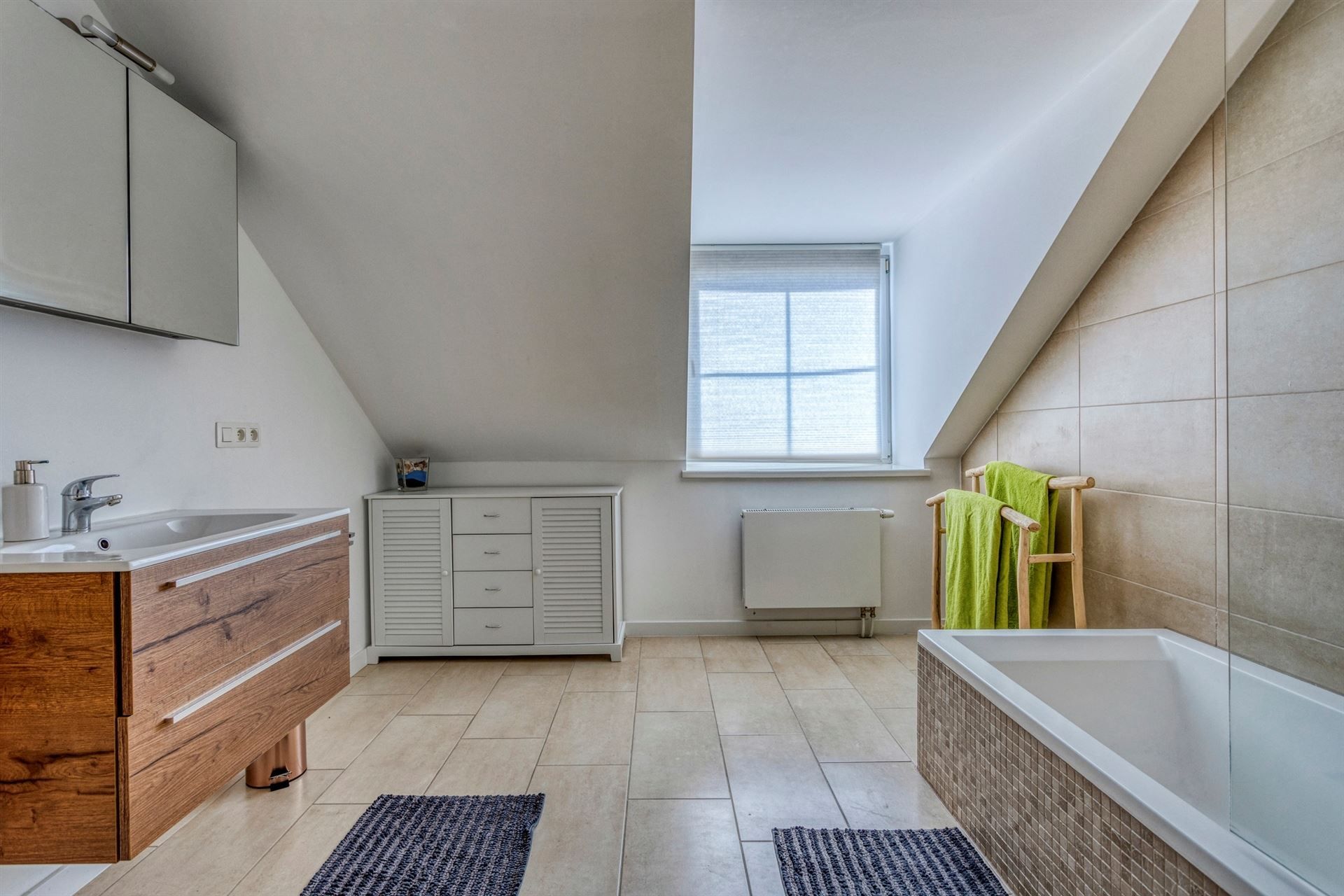 Prachtig gerenoveerde villa op mooi perceel foto 26