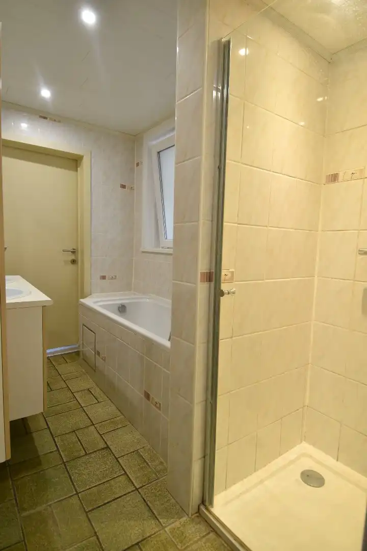 Stevige gezinswoning met 3 slaapkamers, tuin, garage én uitstekende bereikbaarheid te koop in Wevelgem foto 8