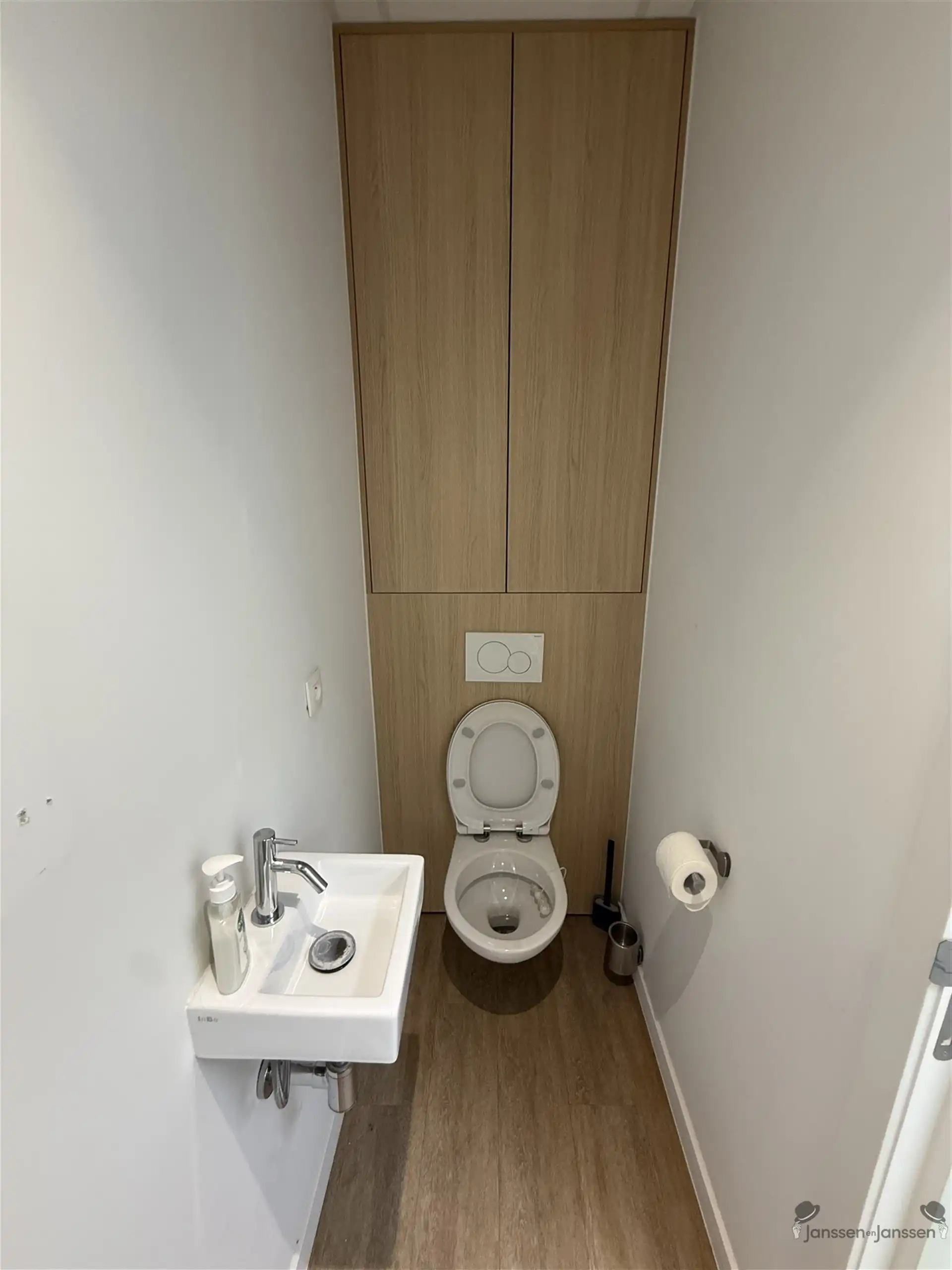 Instapklaar kabinet/kantoor met 4 praktijkruimten foto 8