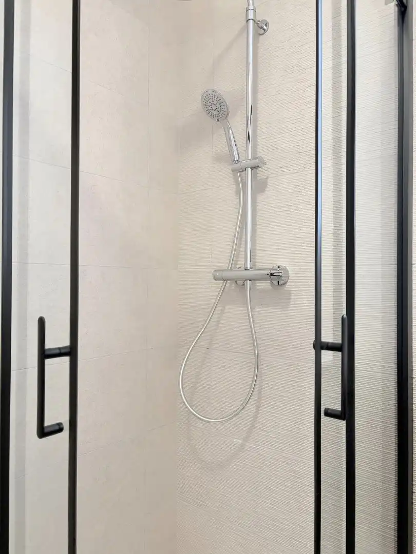 Netjes gerenoveerd 1-slaapkamer appartement met ruime kelder en inpandige garage foto 22
