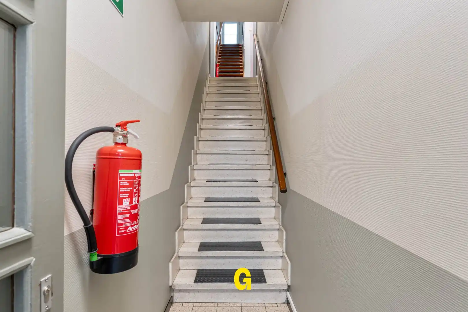 Netjes gerenoveerd twee slaapkamer appartement met terras en 2 standplaatsen in een kleinschalige residentie te Rijkhoven foto 21