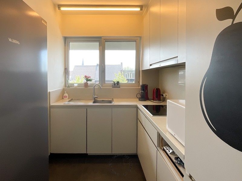 Centraal gelegen appartement met twee slaapkamers en een terras foto 7
