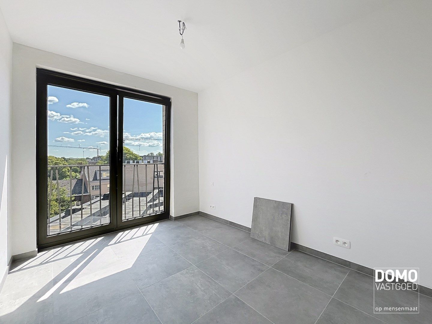 VOLLEDIG AFGEWERKT NIEUWBOUWAPPARTEMENT MET 2 SLAAPKAMERS, TERRAS, ONDERGRONDSE AUTOSTANDPLAATS EN KELDERBERGING IN RESIDENTIE "DE KWINT" TE ZONHOVEN  foto 6
