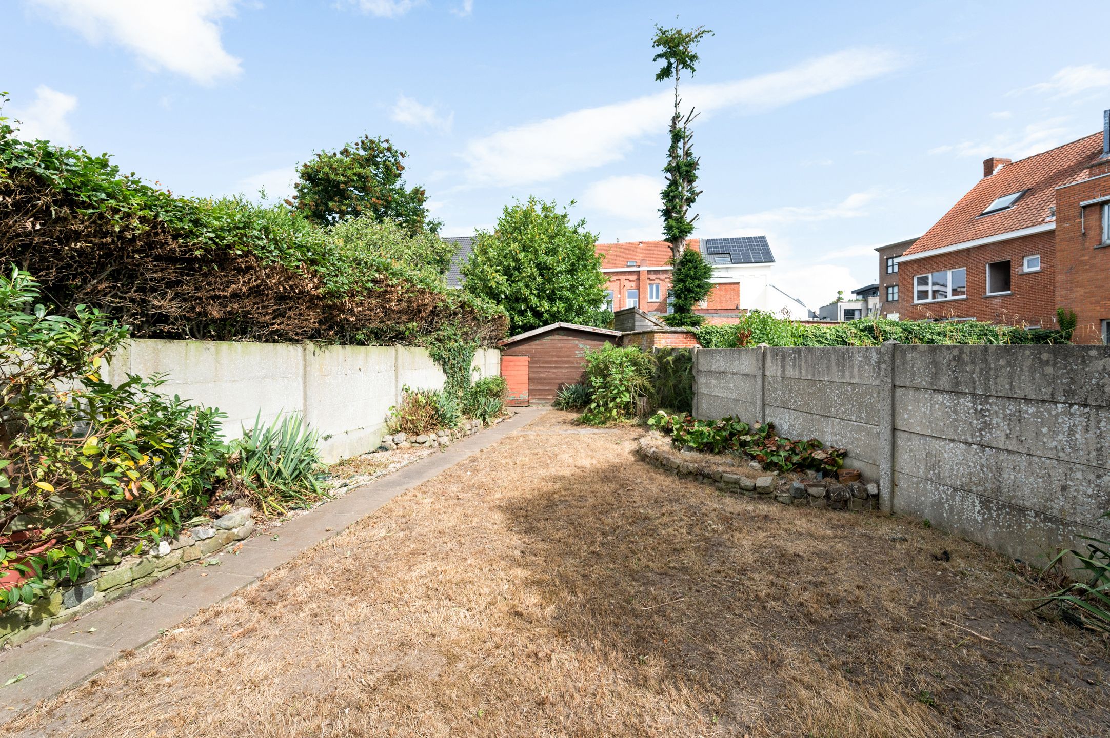 Ruime, te renoveren gezinswoning met 4 slpks, garage en tuin foto 24