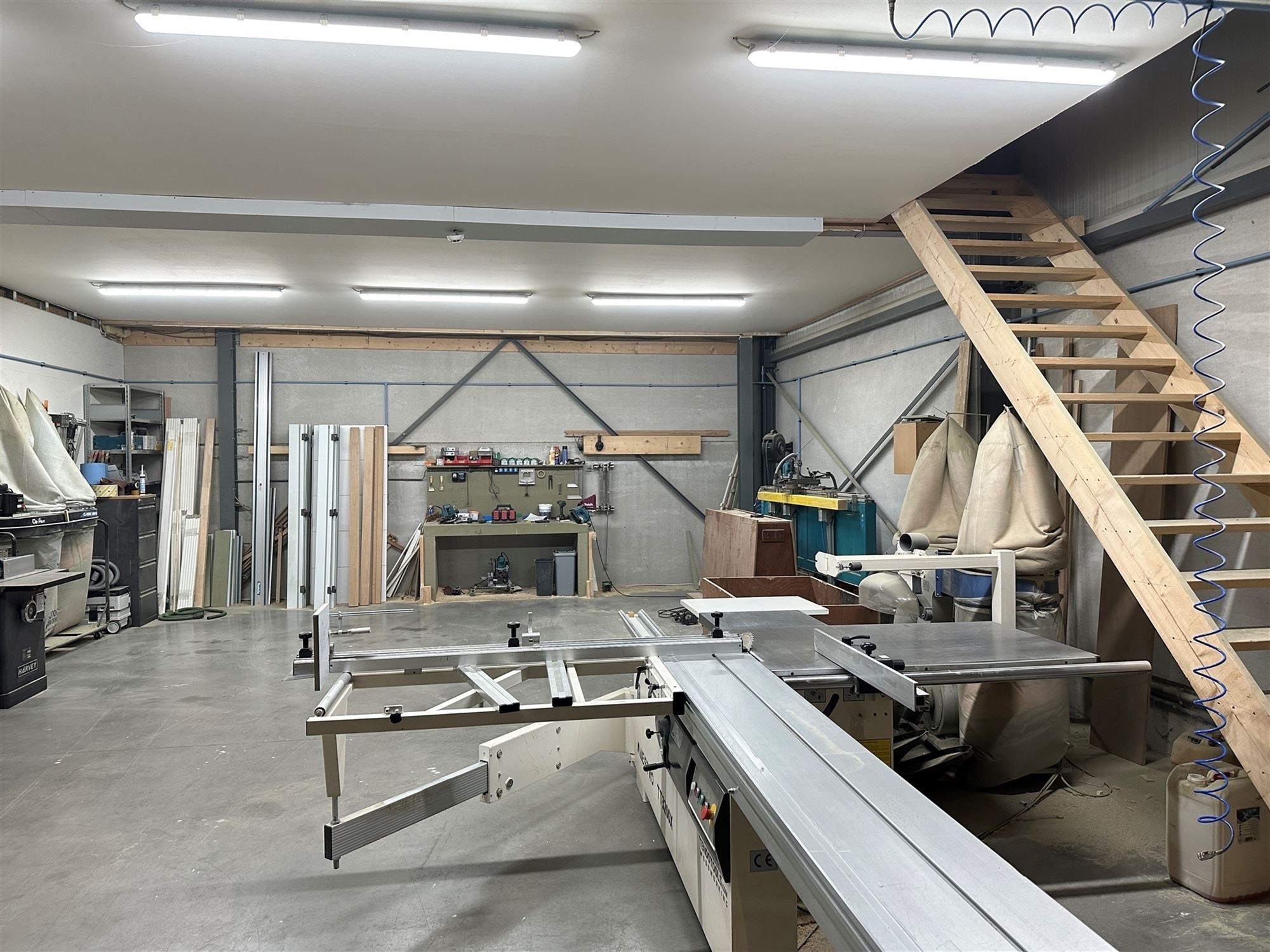 KMO-unit met kantoorruimte en toonzaal foto 15