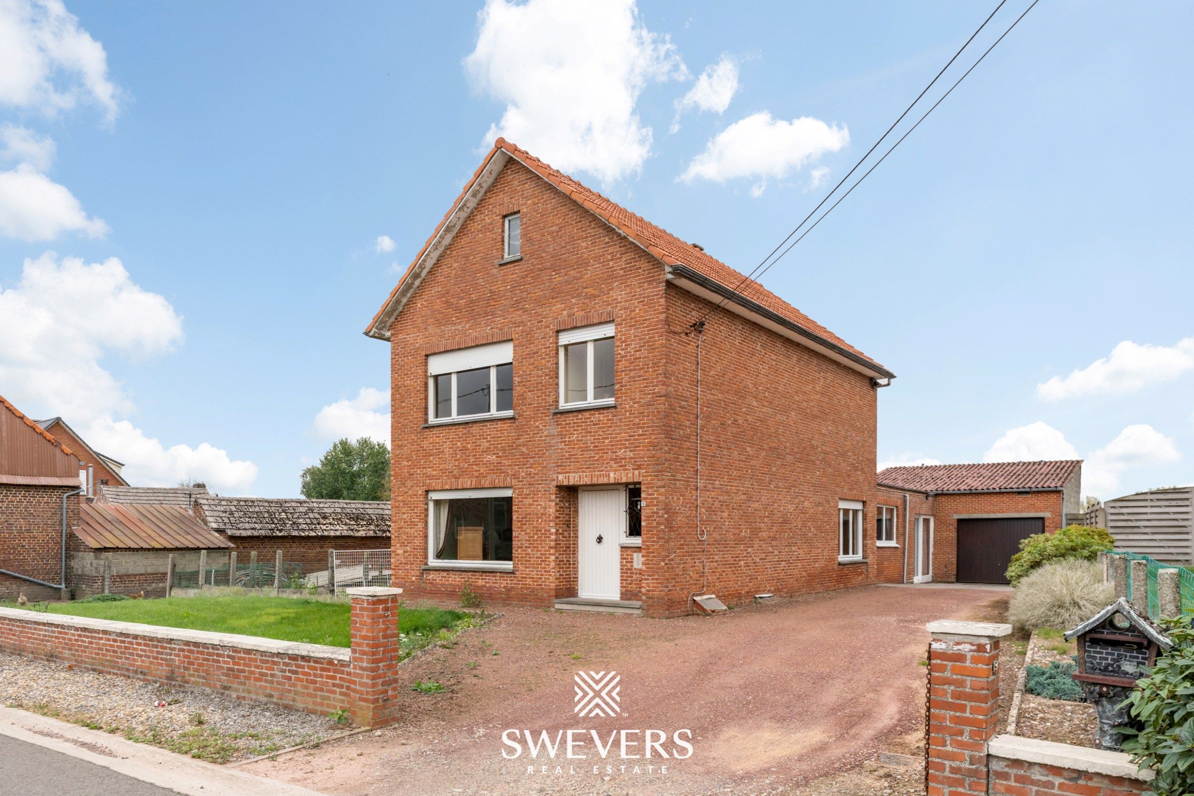Te renoveren woning met tuin en garage in Budingen foto {{pictureIndex}}