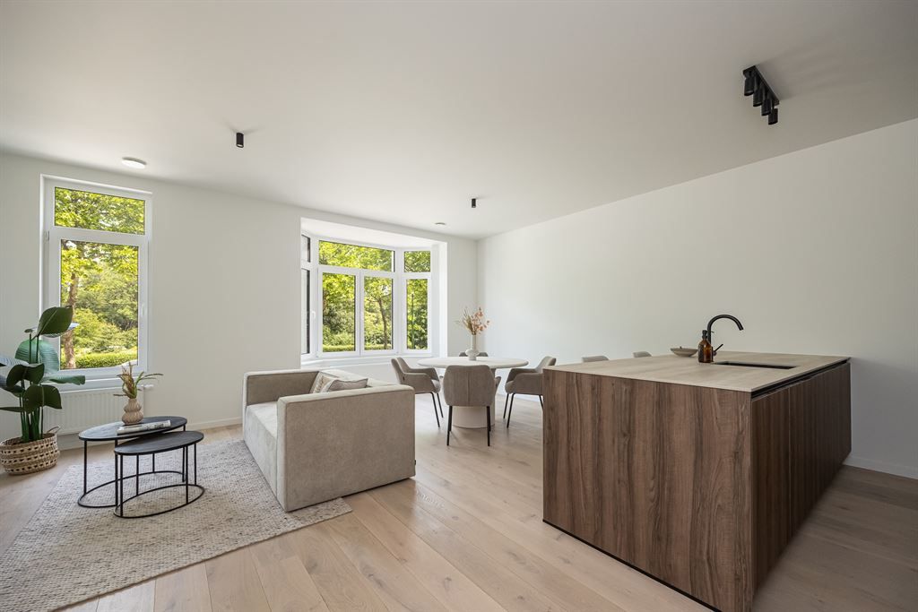 Kwaliteitsvol gerenoveerd appartement met terras foto {{pictureIndex}}