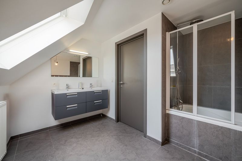 Stijlvolle en energiezuinige woning met garage in het bruisende centrum van Roeselare foto 9