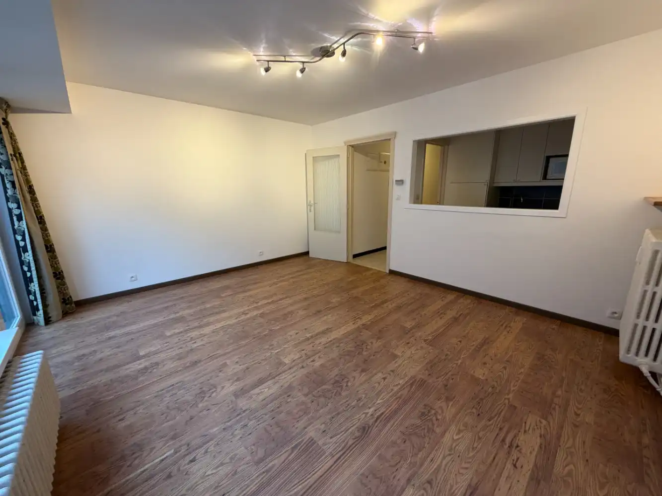 Instapklaar goed onderhouden appartement met één slaapkamer in het hartje van Blankenberge. Dichtbij het strand, het commercieel centrum en het openbaar vervoer. foto 3