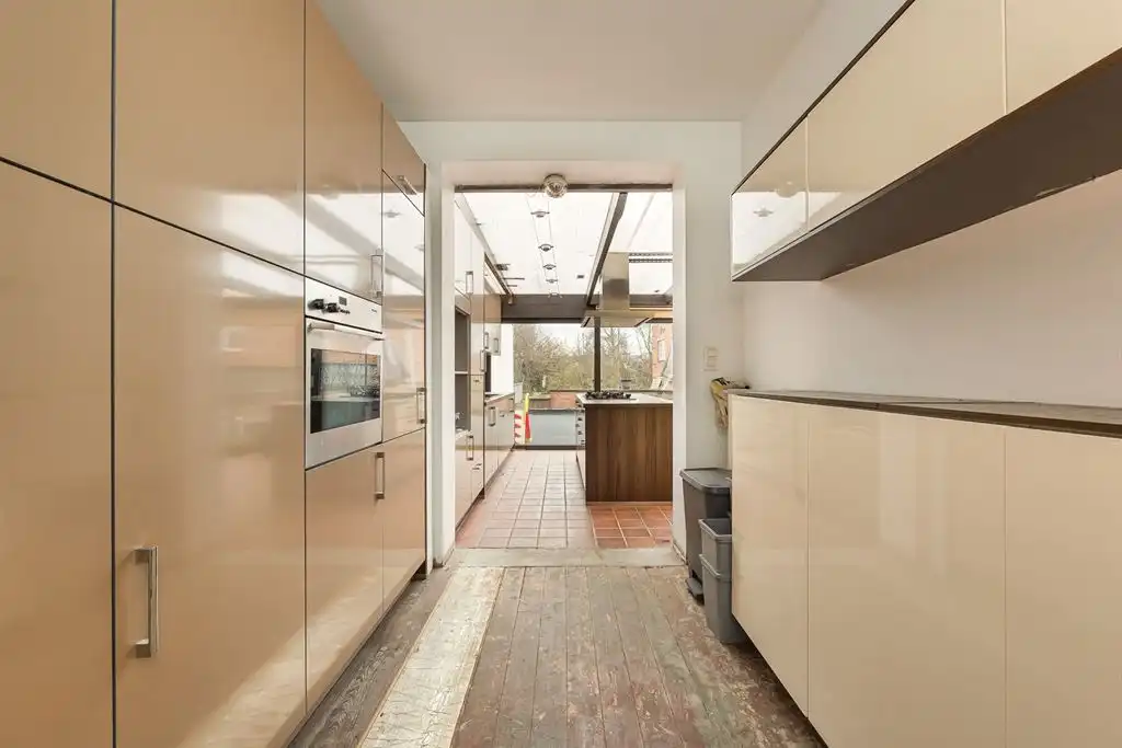 Magazijn met woning foto 18