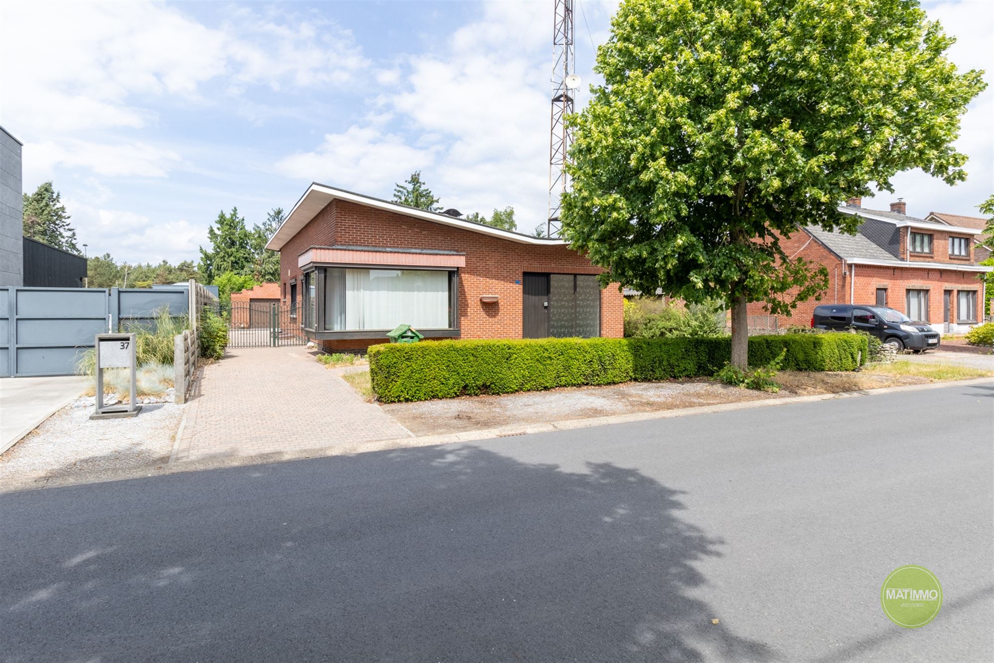 Hoofdfoto van de publicatie: Vrijstaande laagbouwwoning met grote tuin in Mol-rauw