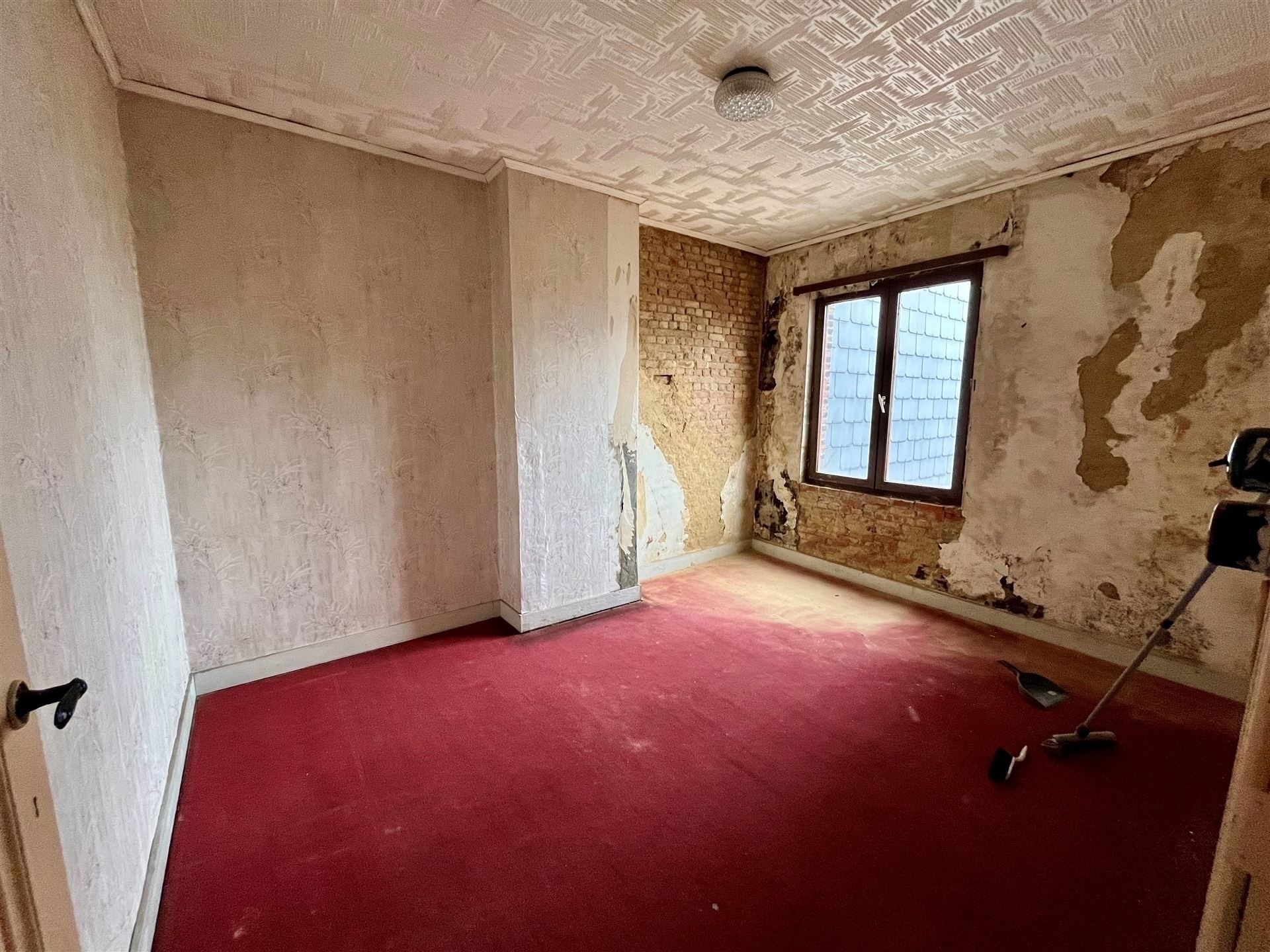 Totaal te renoveren gezinswoning met garage. foto 12