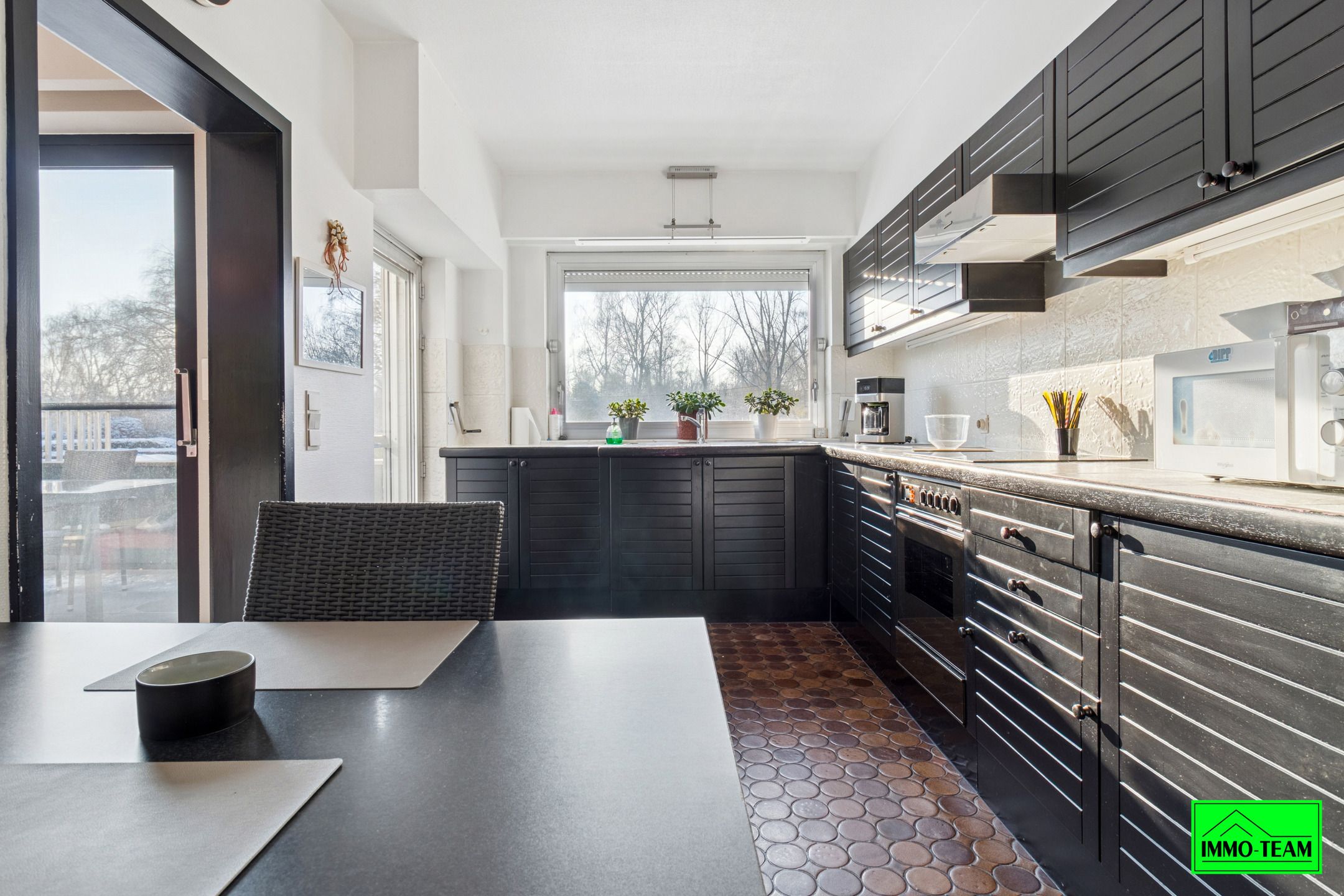 Ruime 2-gevelwoning met garage, tuin en 3 slaapkamers foto 10