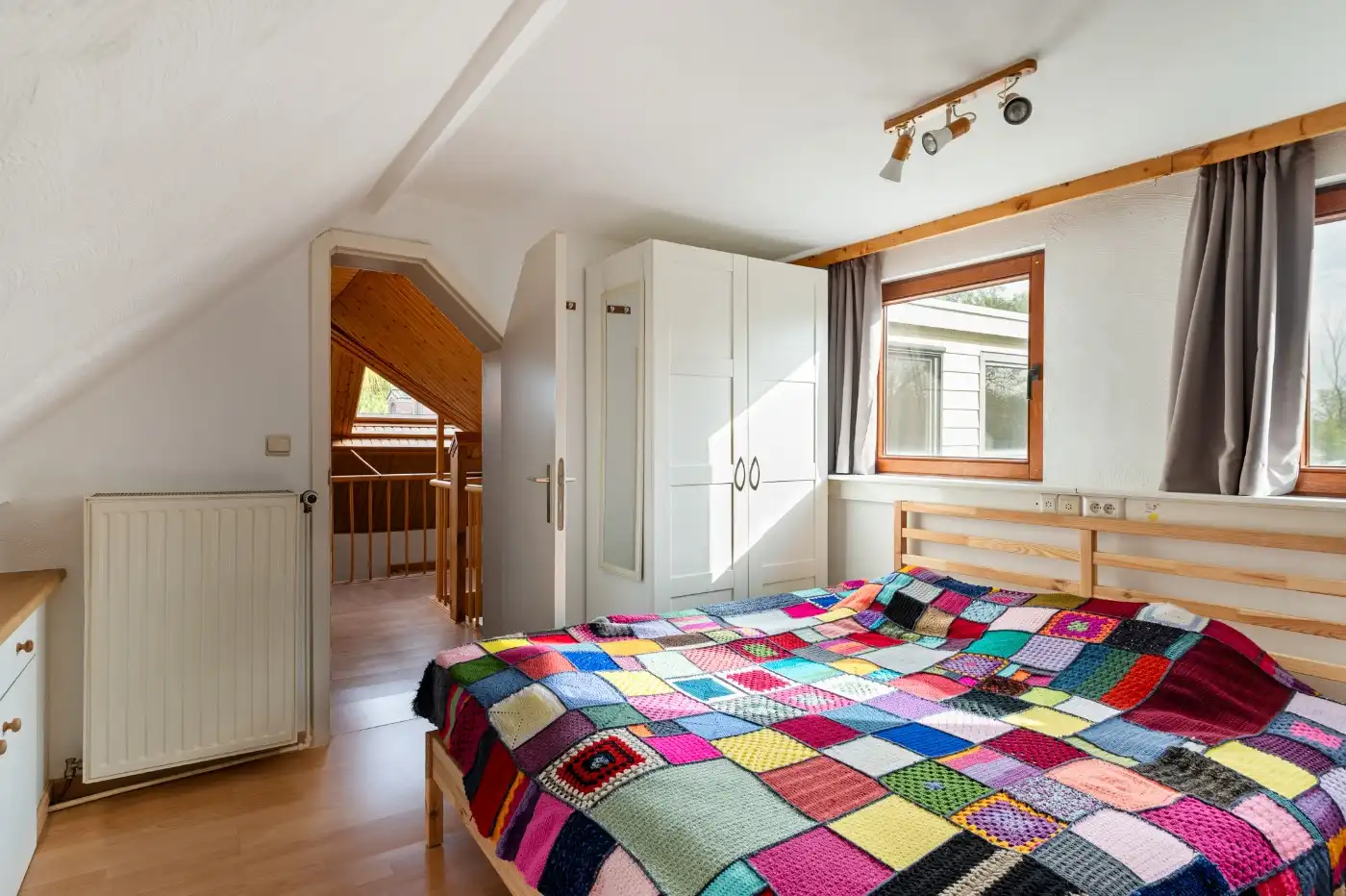 Top gelegen, charmante, vrijstaande woning met 3 slpk. en prachtige zuid-tuin foto 24