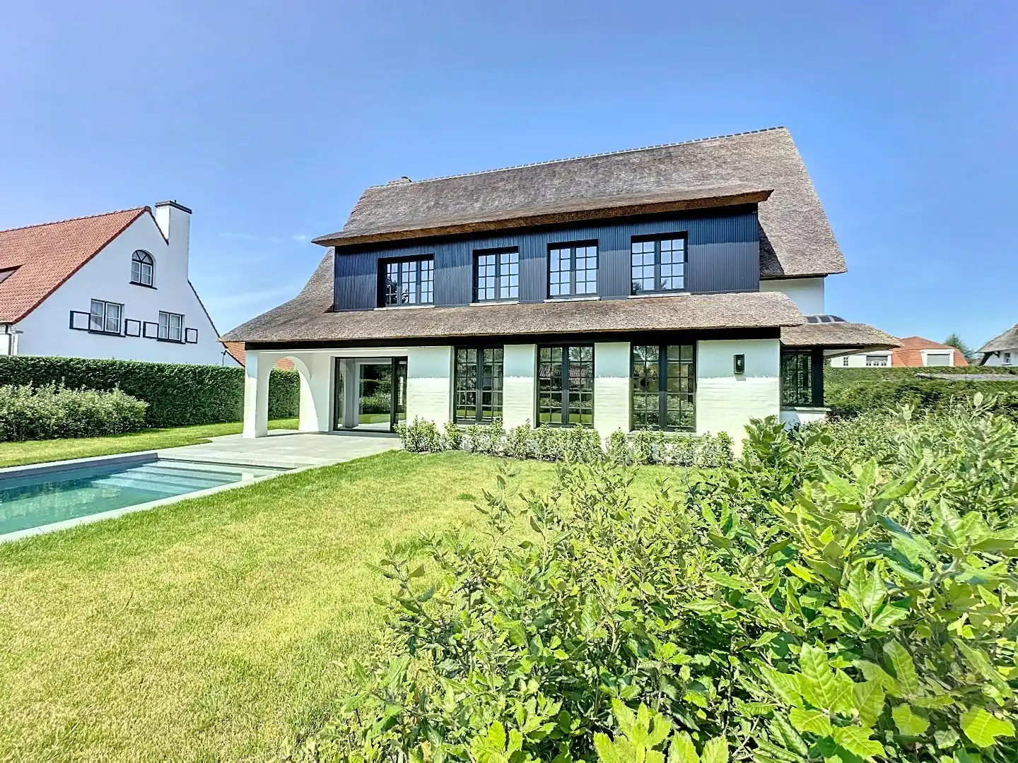 LUXUEUS en SUBLIEM gerenoveerde VILLA  foto {{pictureIndex}}