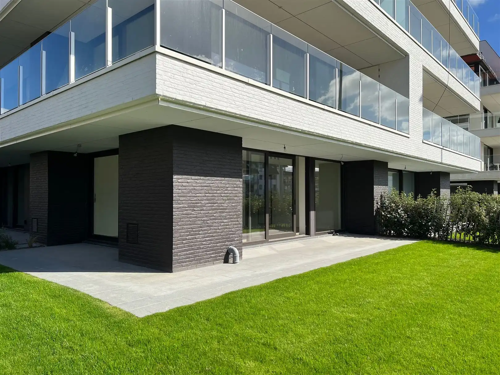 quasi nieuw topappartement met 2 slaapkamers foto {{pictureIndex}}