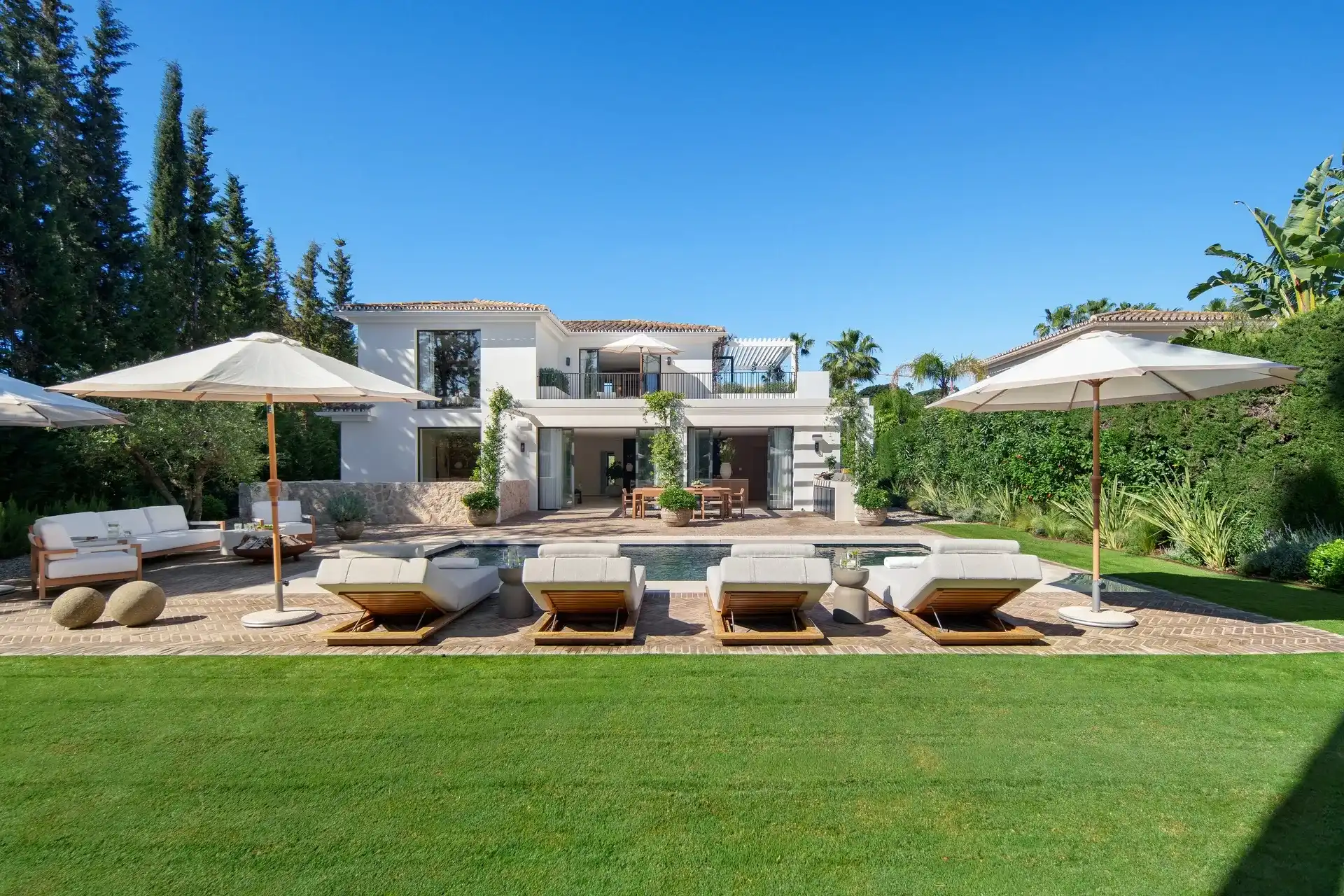Exclusieve designvilla aan de frontlinie van Las Brisas Golf in Marbella foto 35