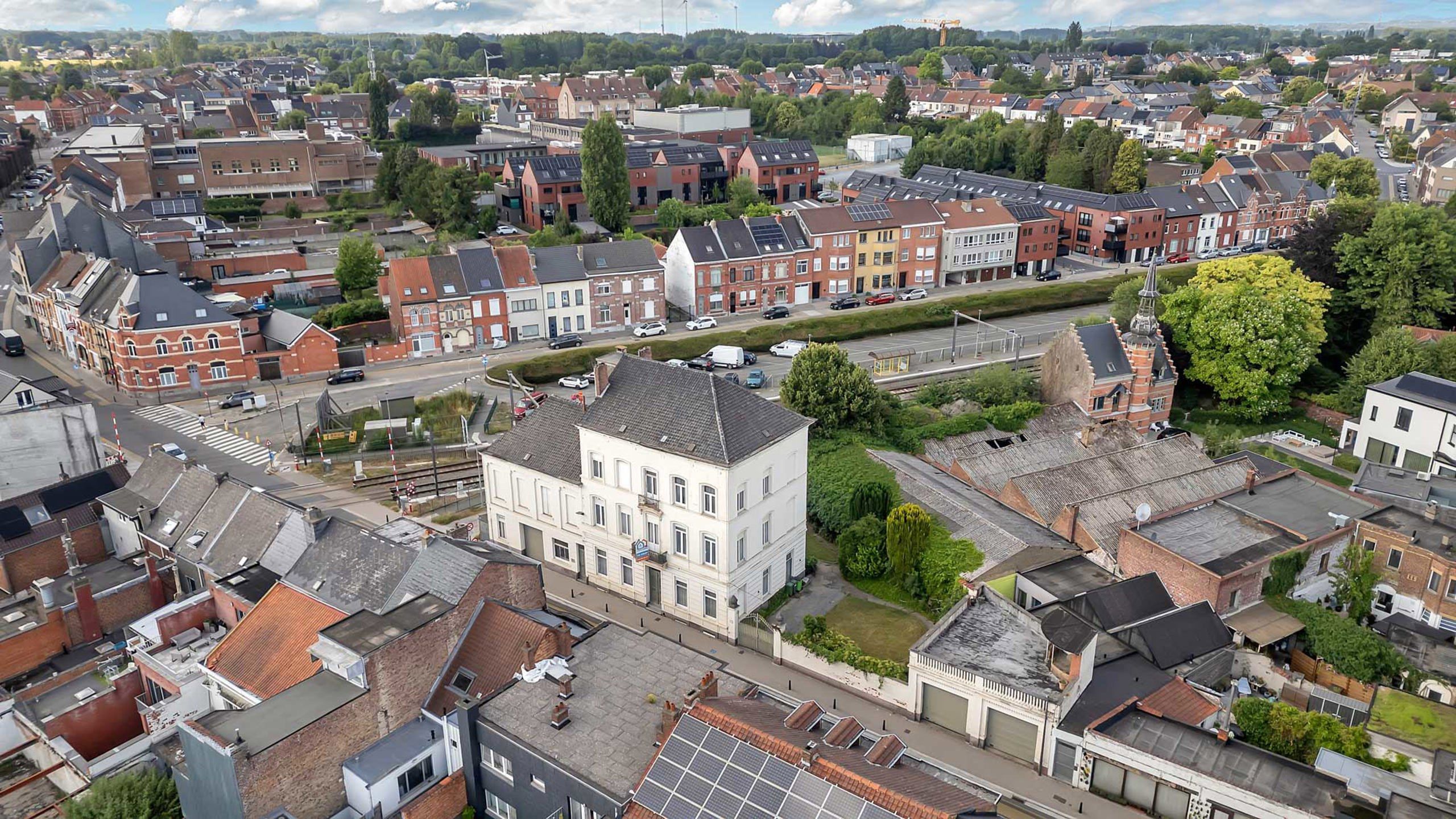 Imposante herenwoning met diverse mogelijkheden foto 2