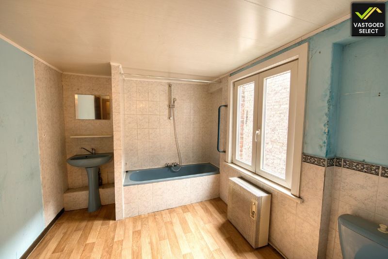 Charmante gesloten bebouwing met 4 slaapkamers in het hart van Eeklo. Ideaal starters of investeringspand! foto 11