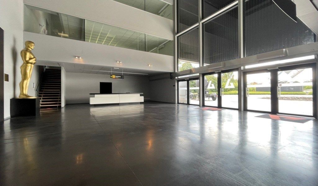 Gerenoveerde instapklare kantoren te huur aan station van Lint foto 2