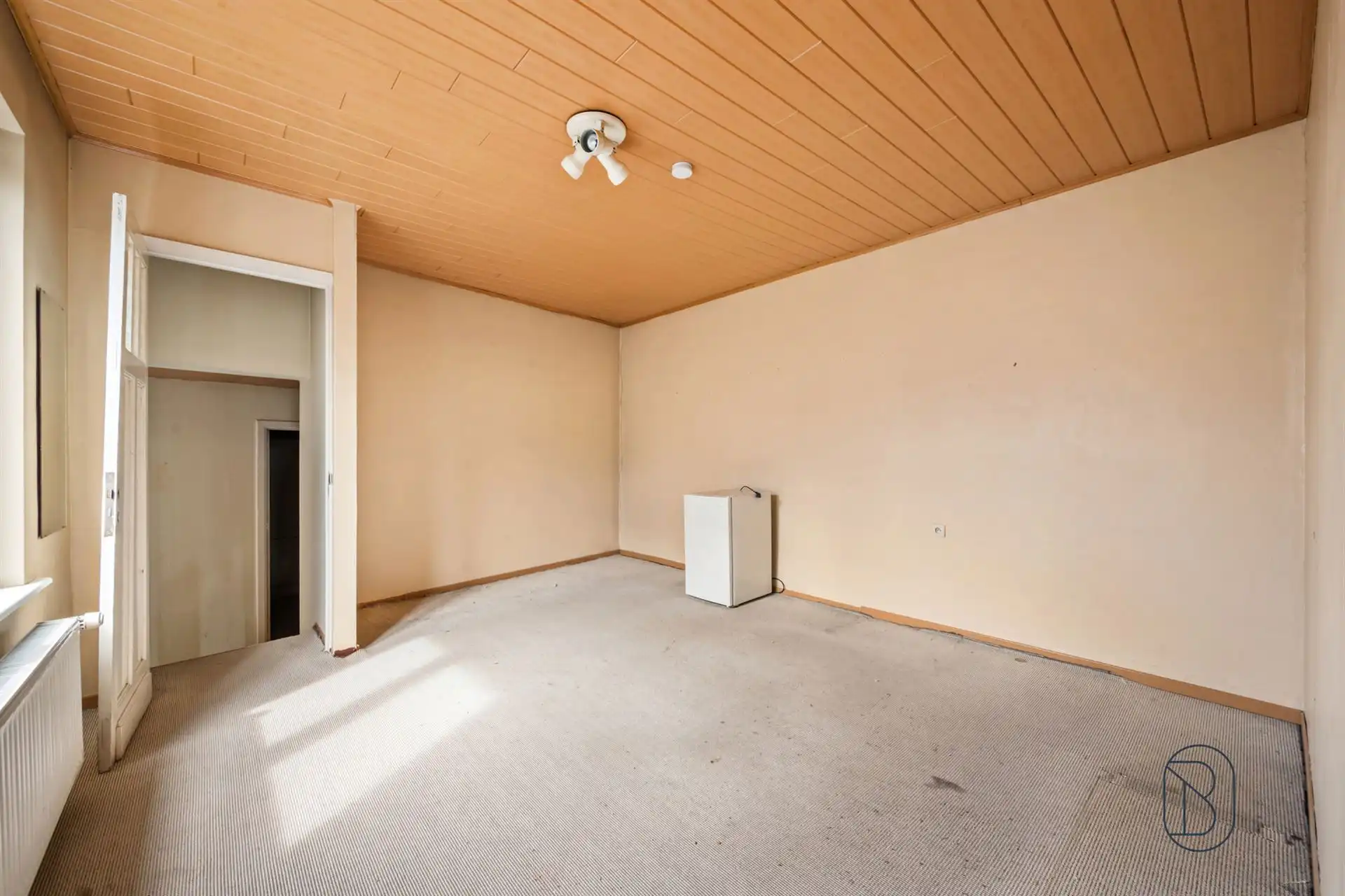 Handelspand met woonst op toplocatie aan het Shopping Center foto 19