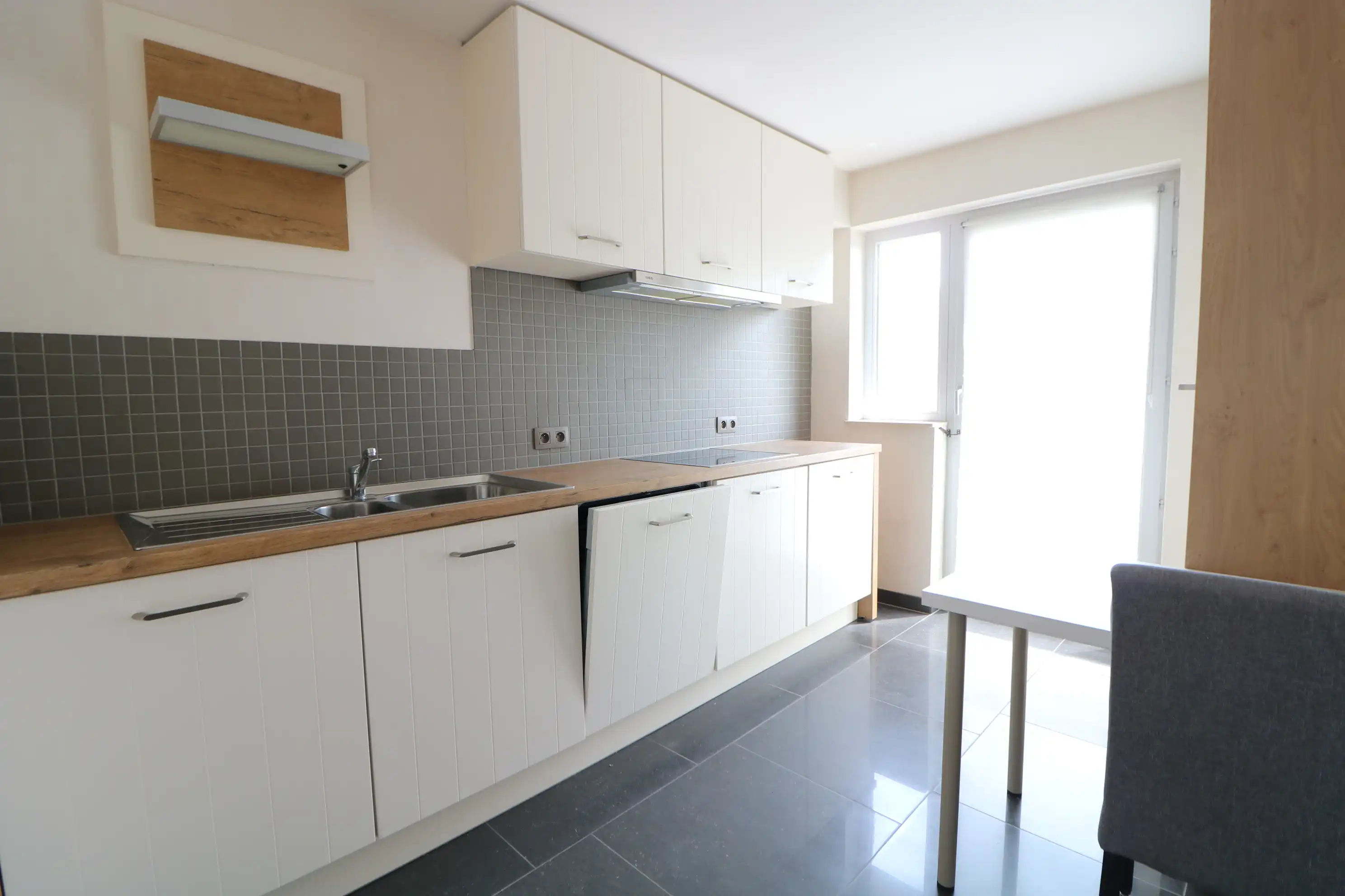 Ruim en lichtrijk hoekappartement met 2 slaapkamers, terras én garage foto 8