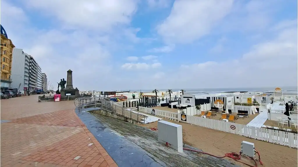 Horecapand met Terras op de Zeedijk te koop in Blankenberge foto 16