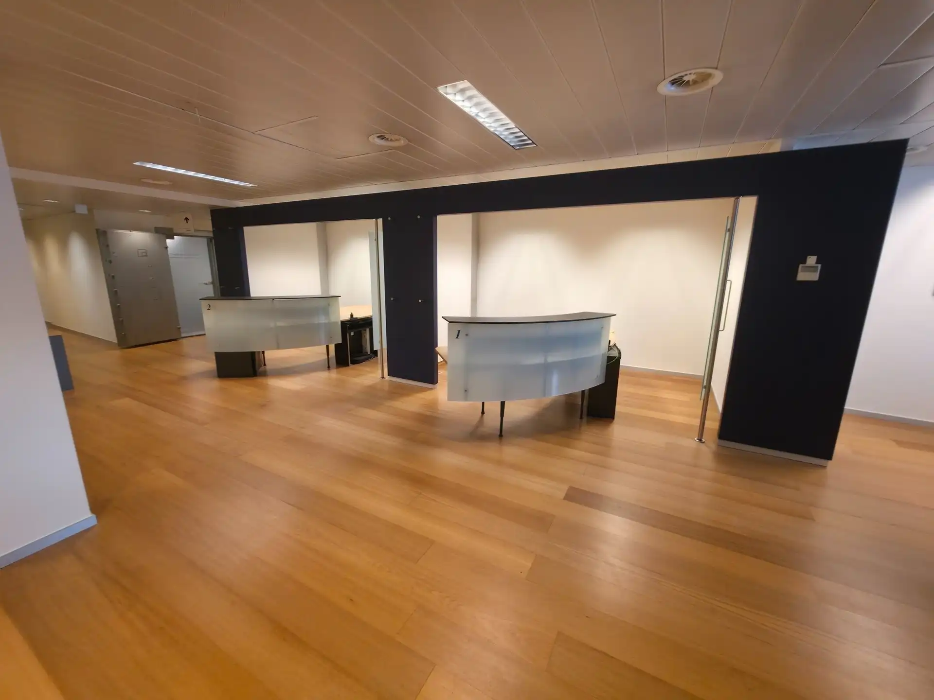 Handelspand/kantoor van 372m² in het hart van Denderhoutem foto 2