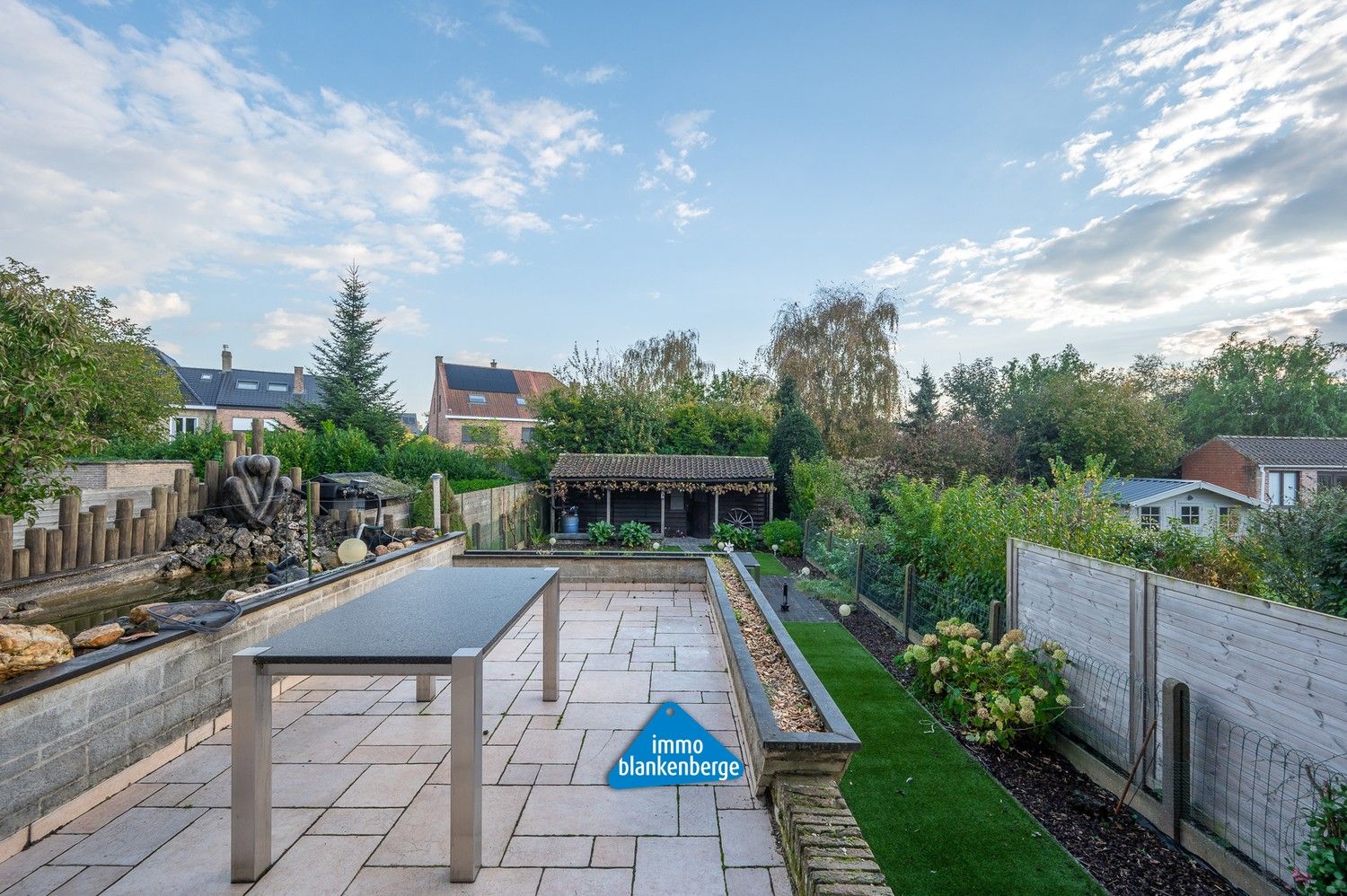 Ruime en veelzijdige rijwoning met grote tuin foto 6