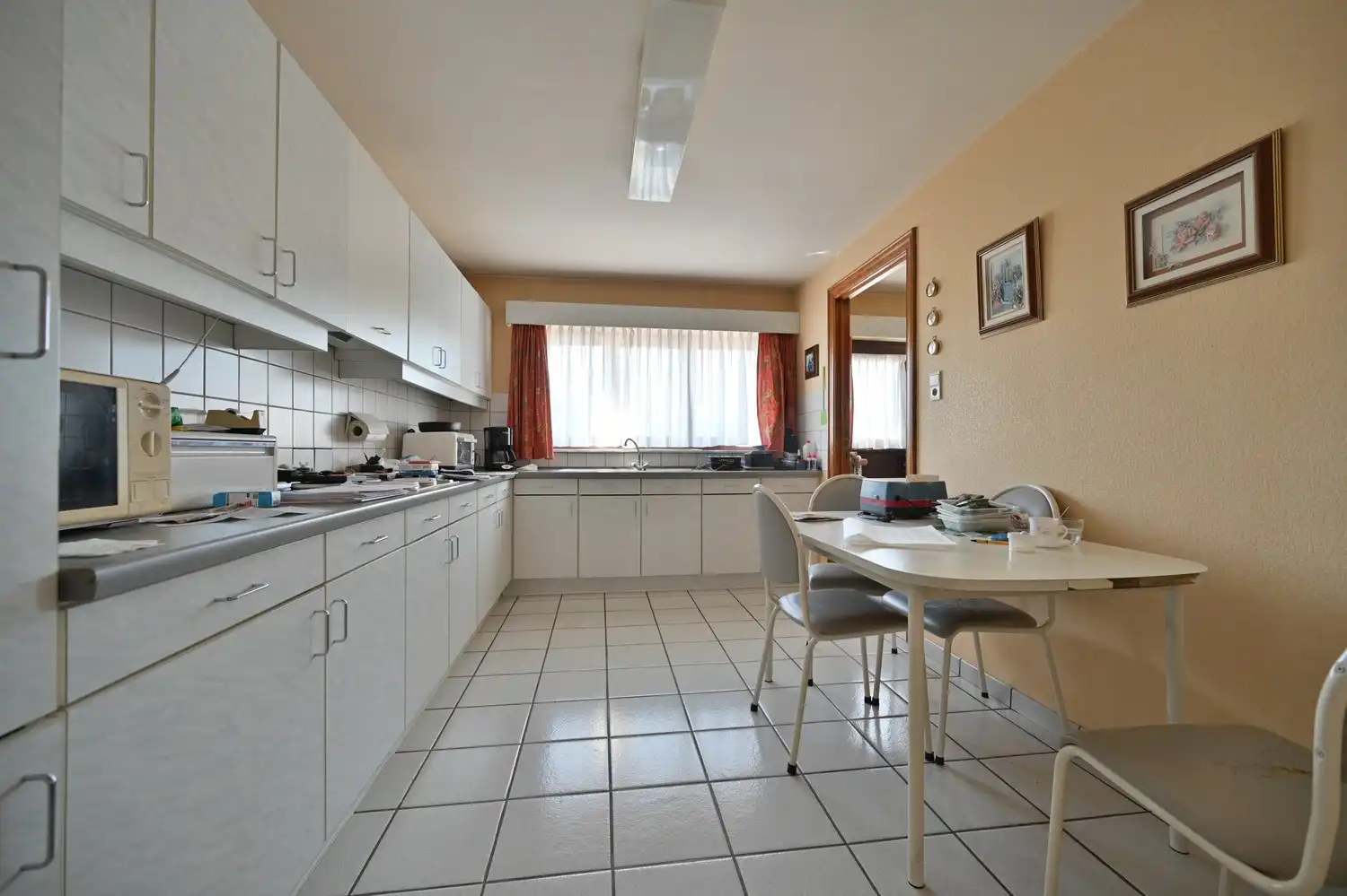 Op te frissen woning met atelier in het centrum van Lananken foto 5