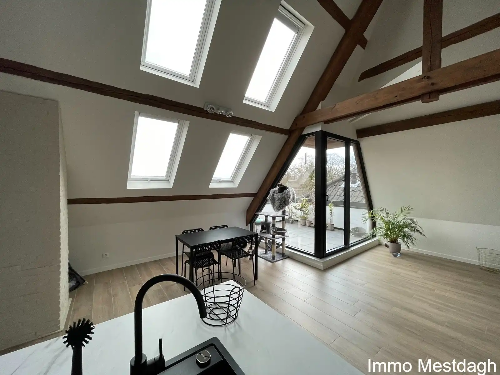 Loft 'De 3 Torens' – Historisch Wonen met Modern Comfort foto 6