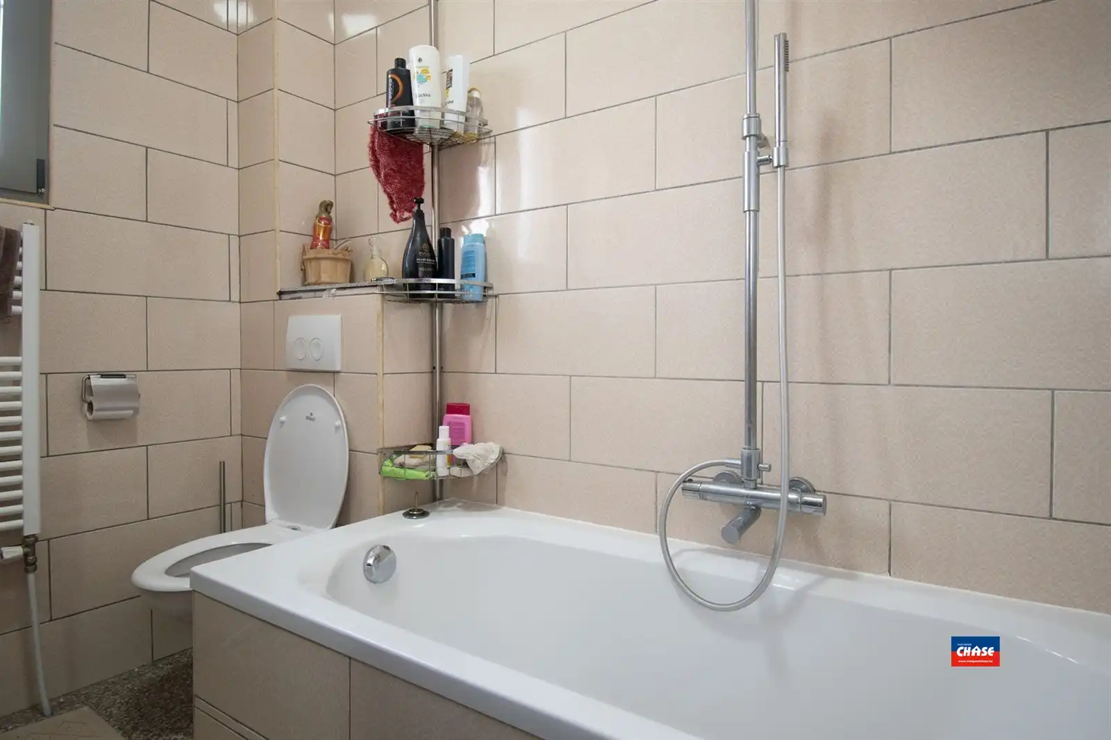 Ruime gezinswoning met vier slaapkamers en tuin foto 16