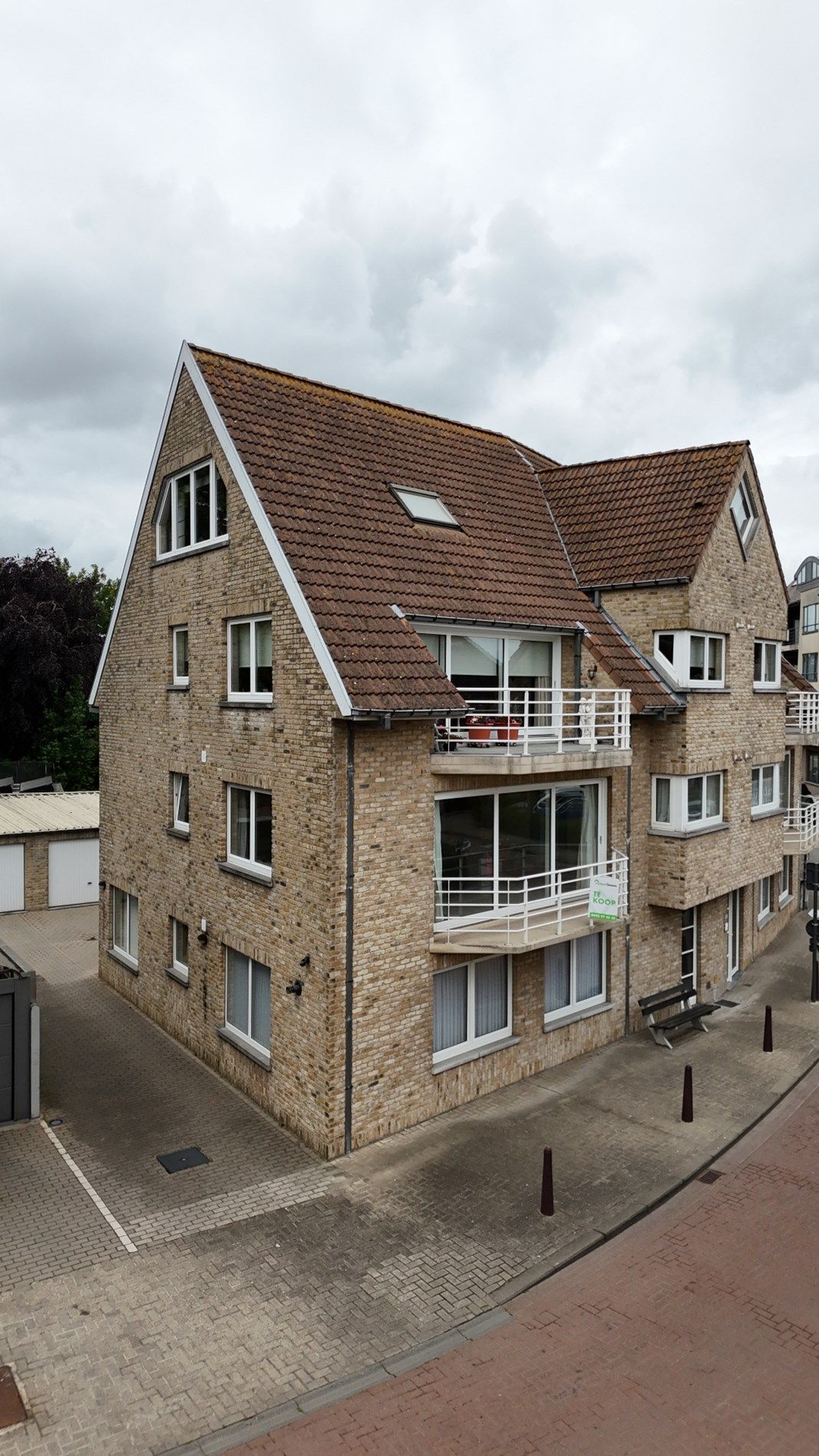 Appartement met 2 slaapkamers en 2 terrassen te Koekelare  foto 2
