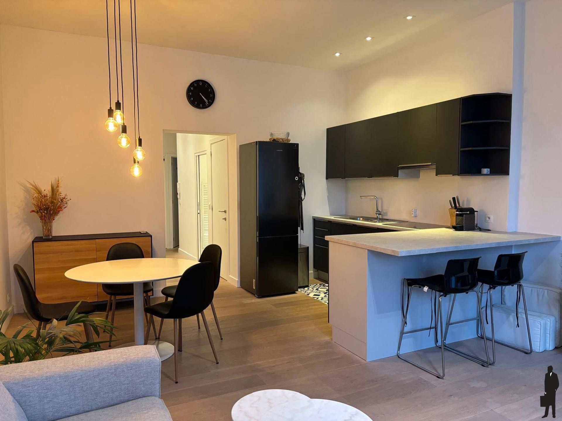 Bemeubeld of ongemeubeld appartement met ruim terras. foto 2