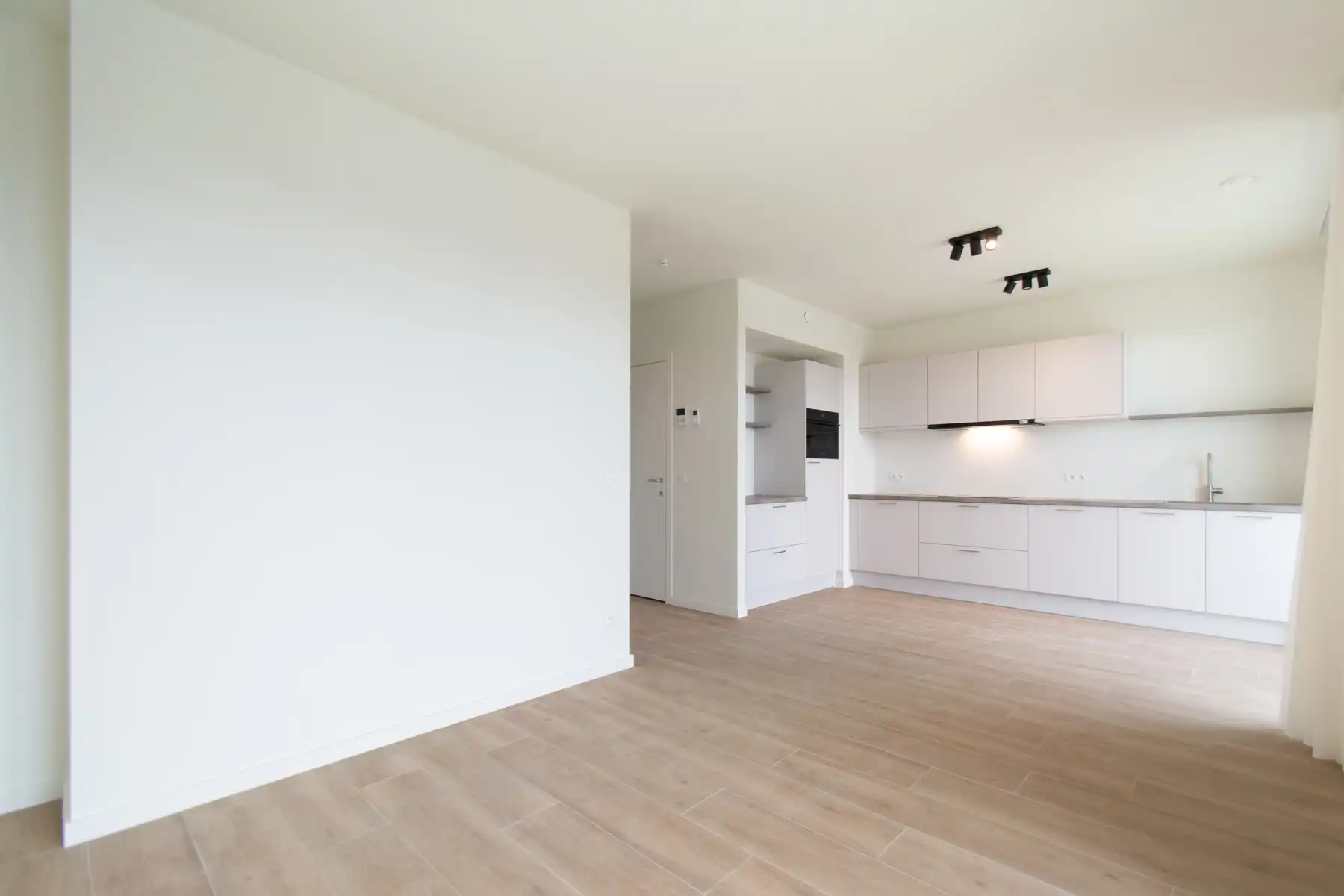 Lichtrijk nieuwbouw duplex met 2 kamers en 2 terrassen foto 2