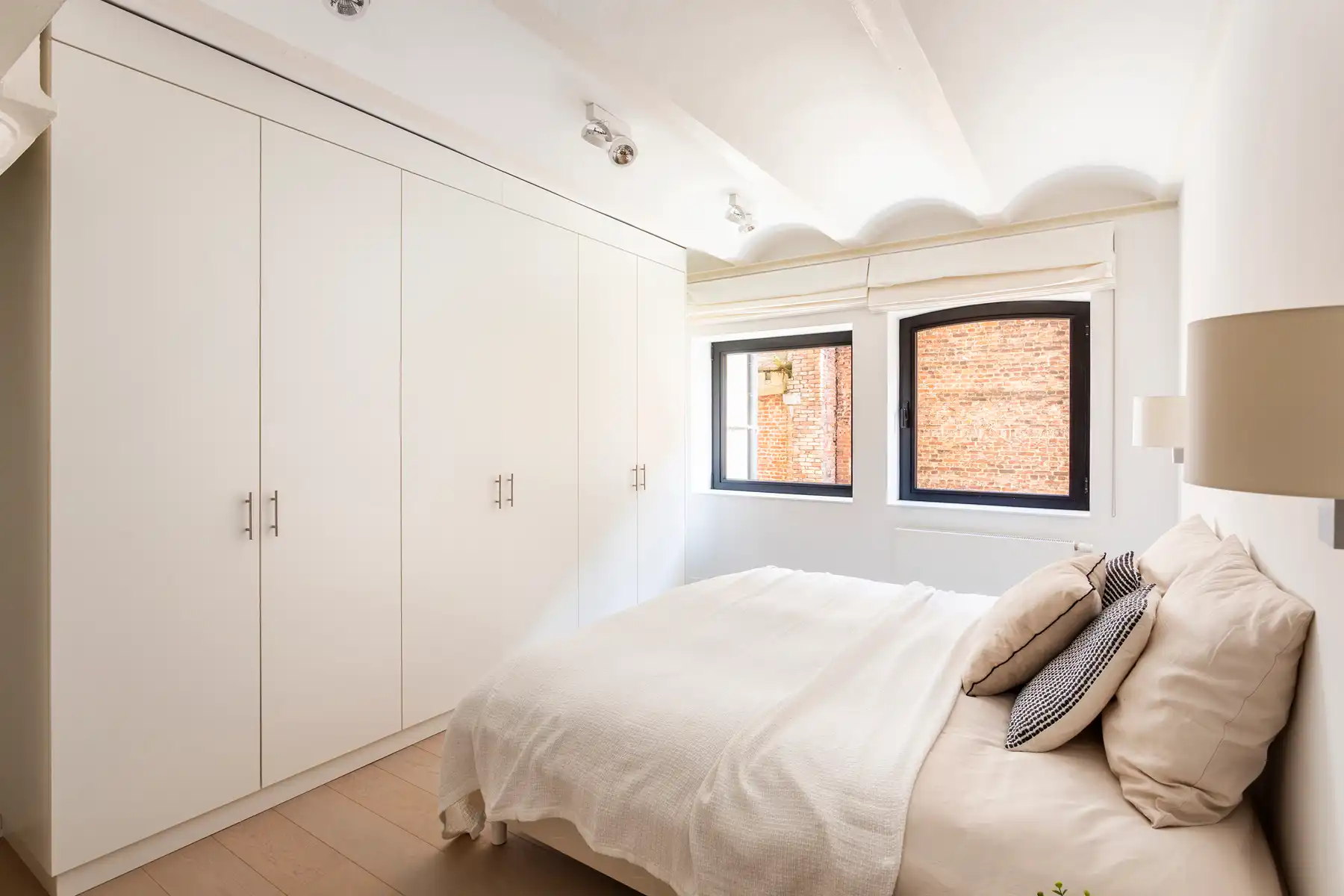 Lichtrijke loft met ruim terras, nabij het Eilandje foto 9