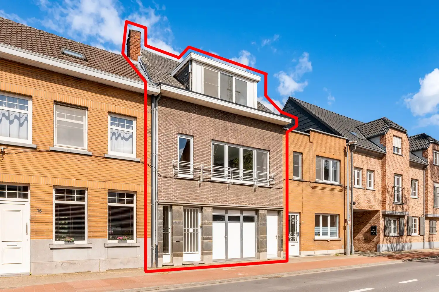 TE KOOP – Bel-étage woning op toplocatie in Berlaar. foto 2