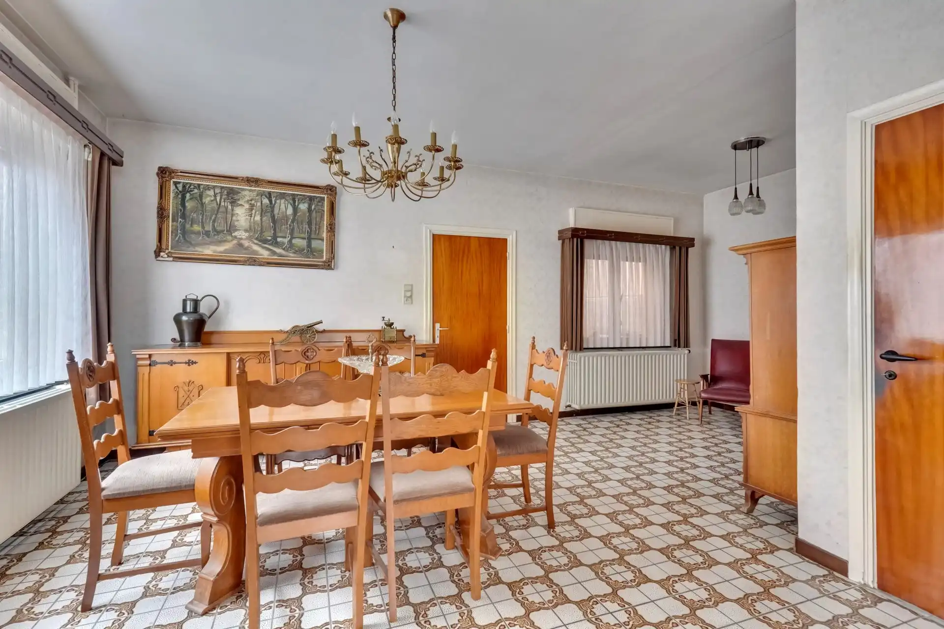 Ruime, centraal gelegen woning met renovatiepotentieel foto 7