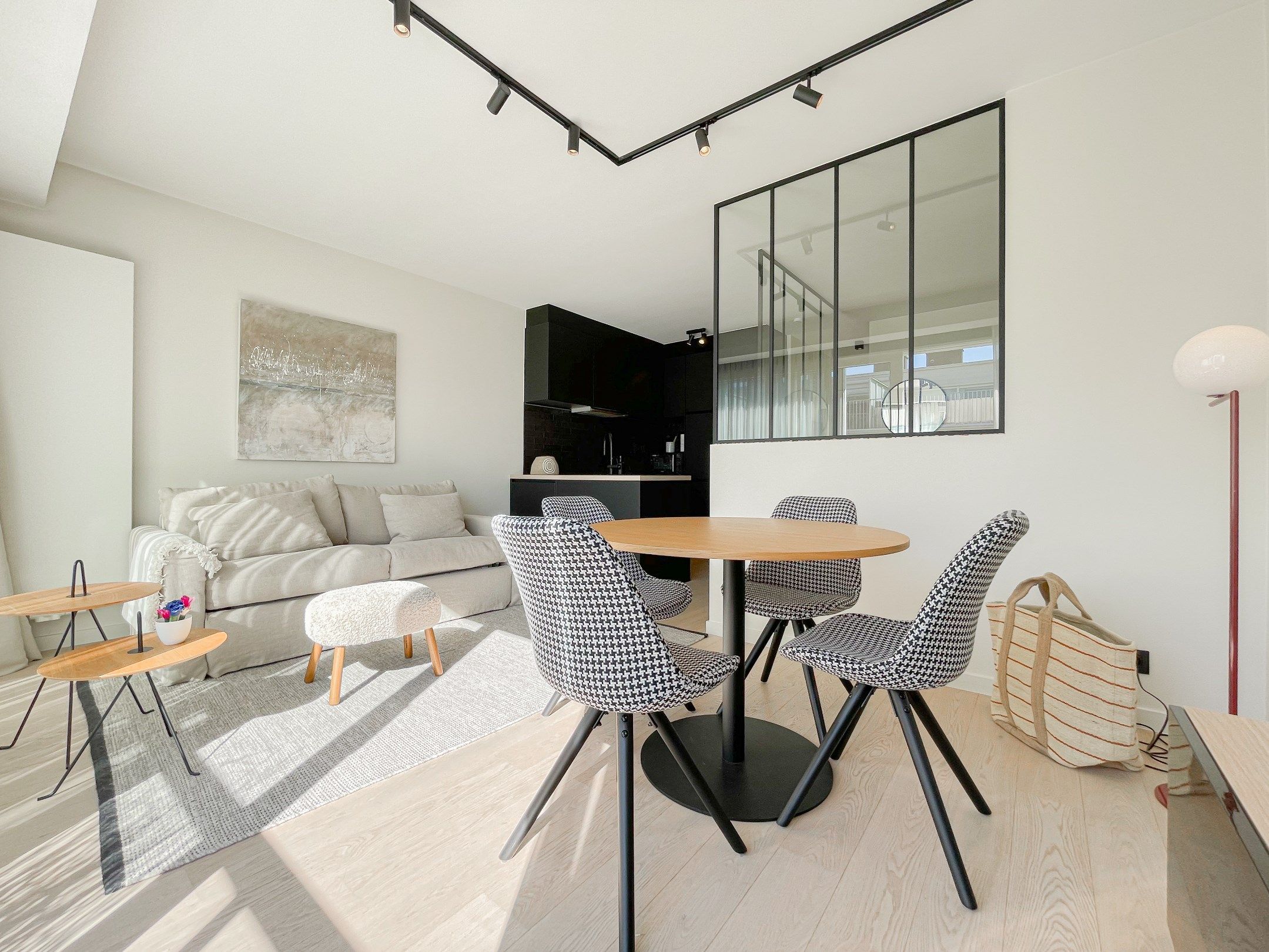 Recent tijdloos gerenoveerd appartement gelegen op de Kustlaan.  foto 5