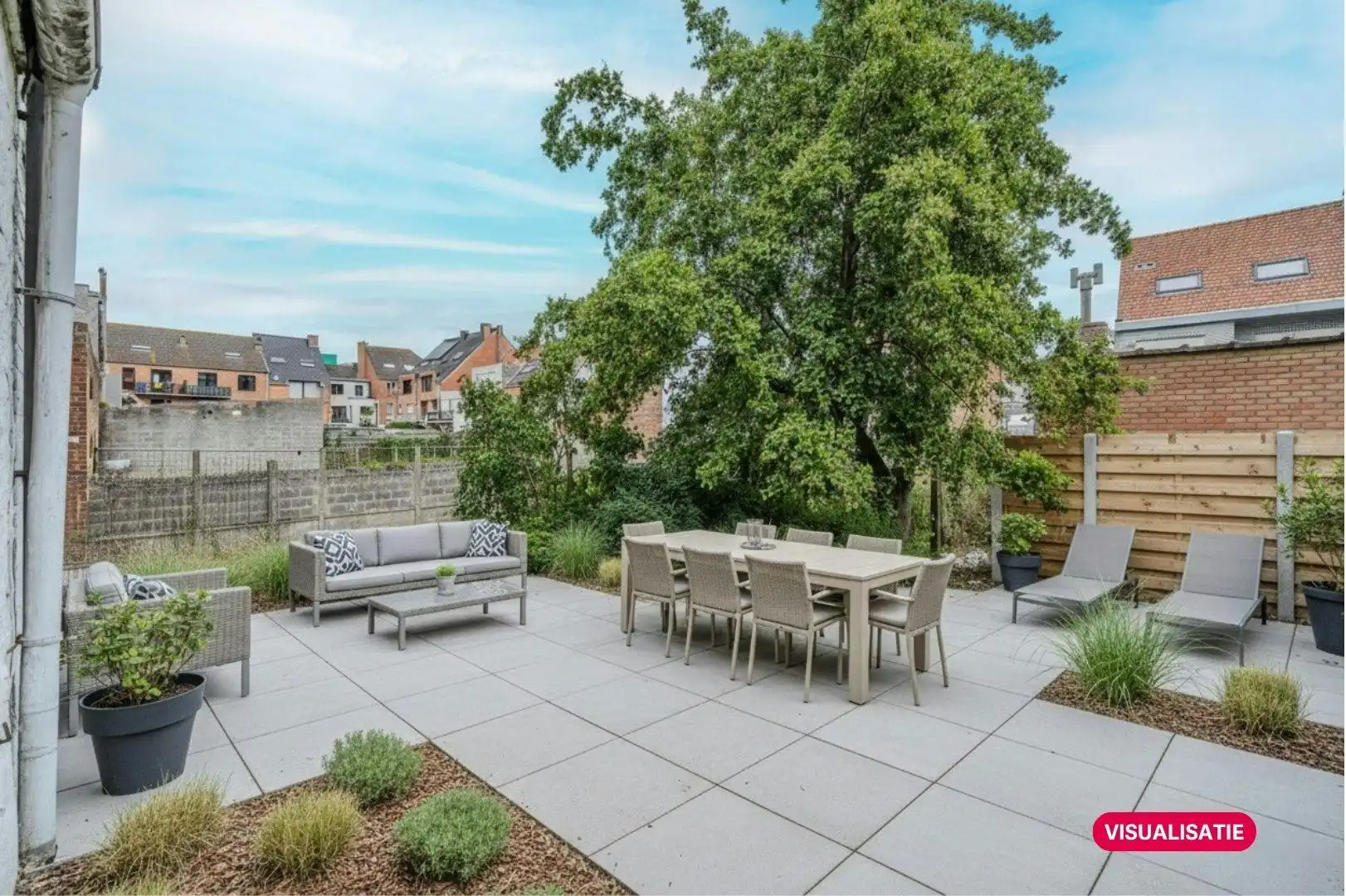 Hoofdfoto van de publicatie: Te renoveren woning met 5 slaapkamers, tuin en garagebox te Middelkerke!