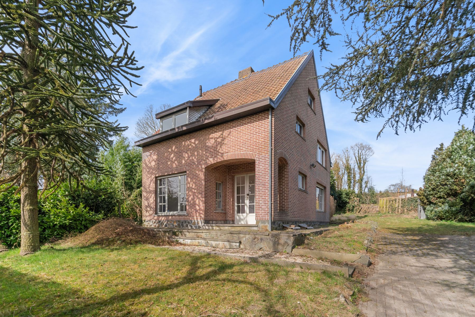 Hoofdfoto van de publicatie: Te renoveren woning aan de stadsrand van Geraardsbergen