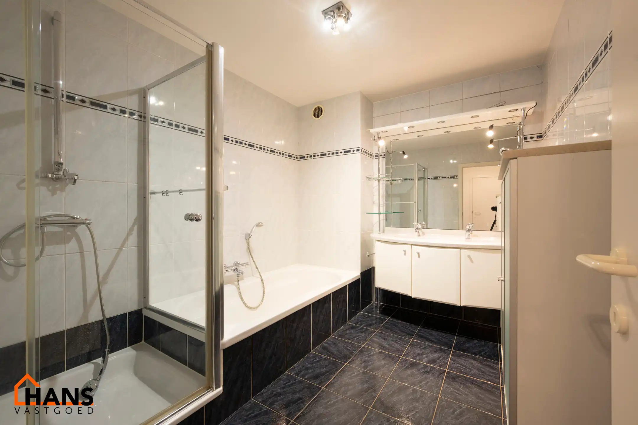 Tof appartement op de 4de verdieping met lift. foto 9