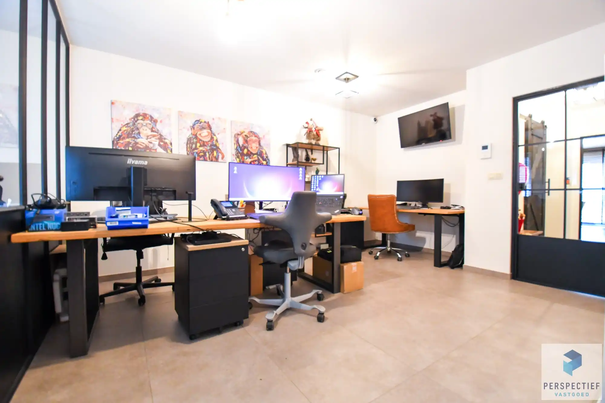 RUIM handelspand met 2 bureauruimtes en grote vergaderruimte foto 5