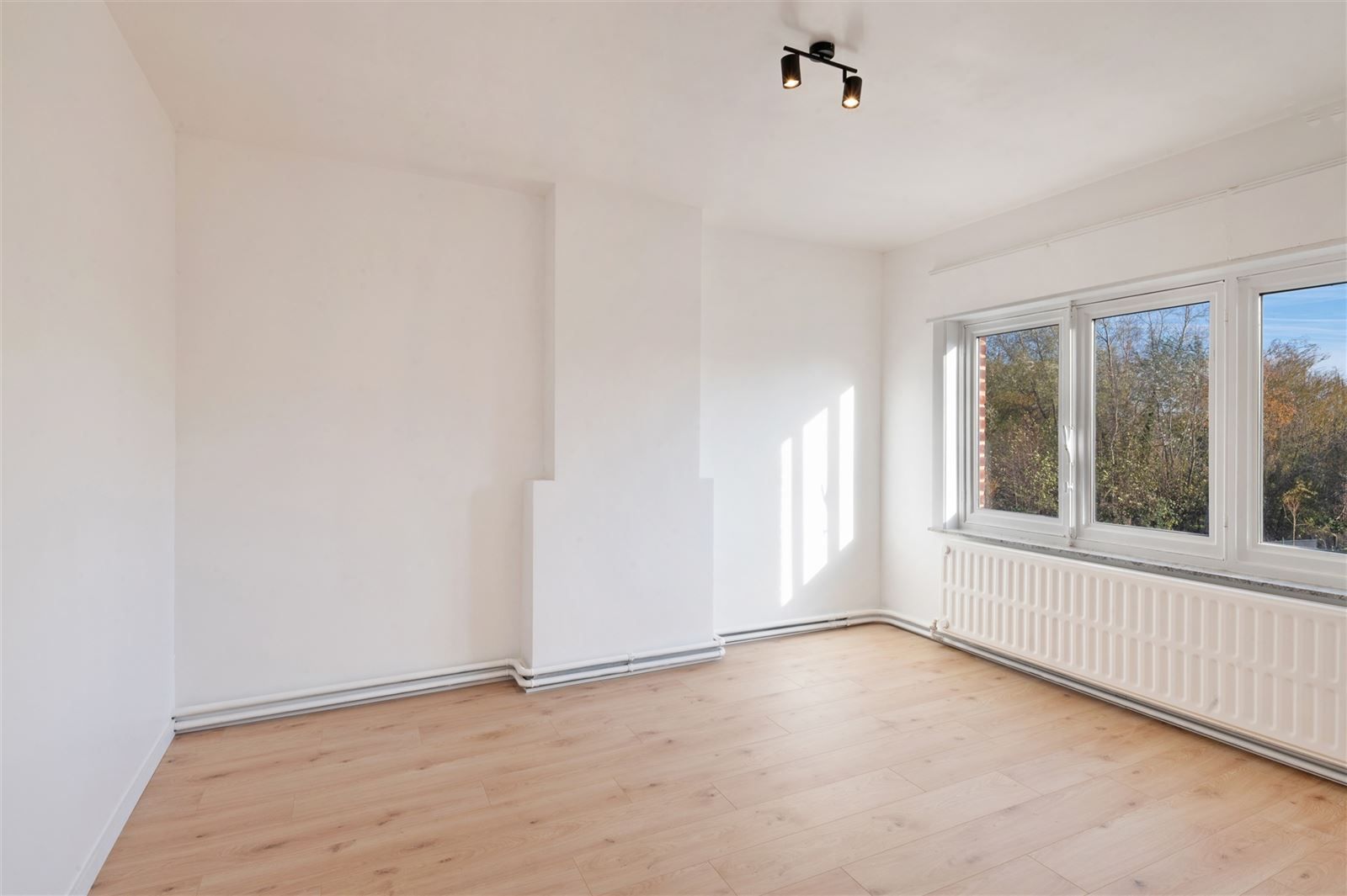 Gerenoveerde 3gevel woning met 4 slaapkamers foto 12