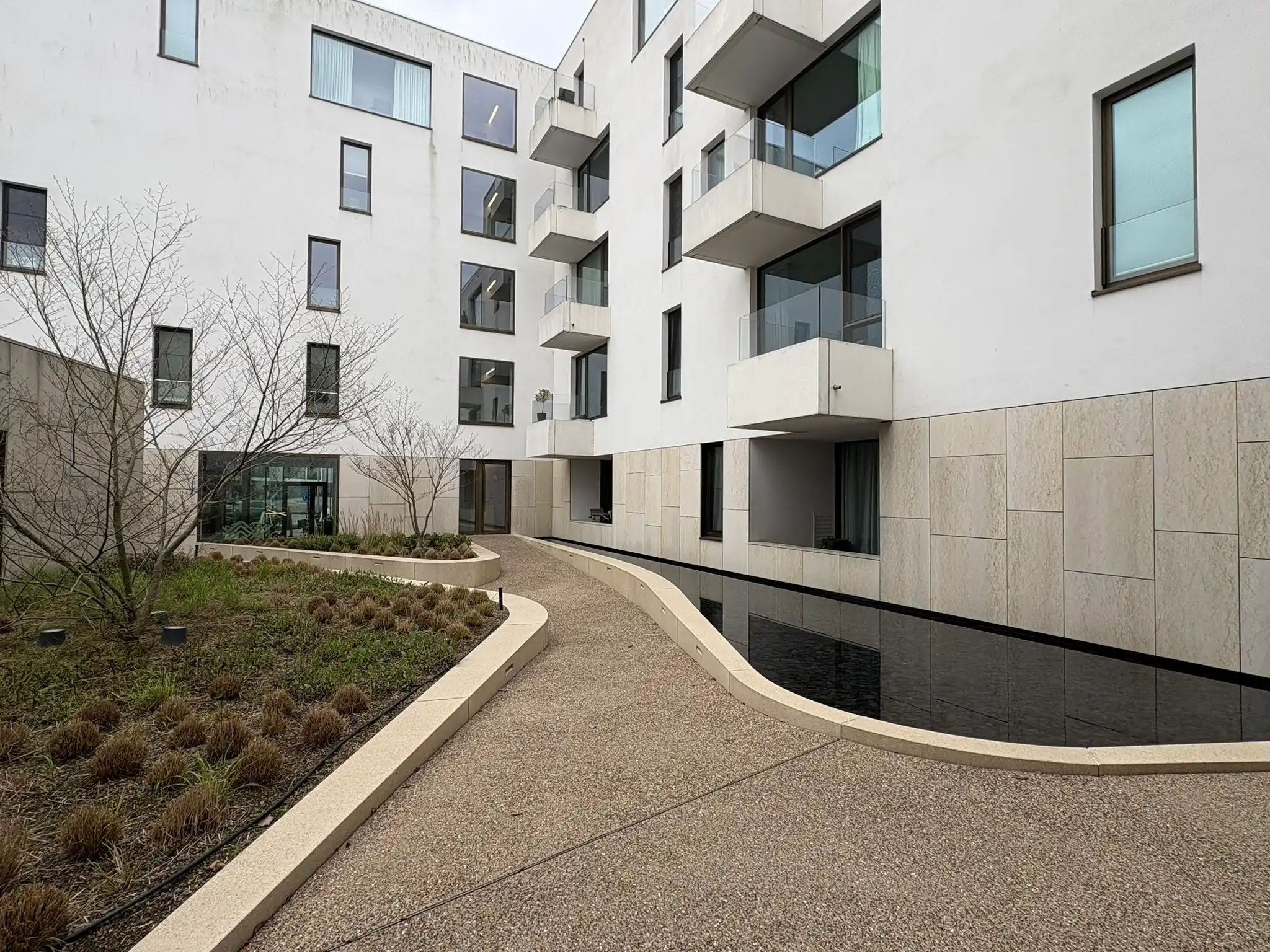 Klassevol appartement met autostaanplaats foto {{pictureIndex}}