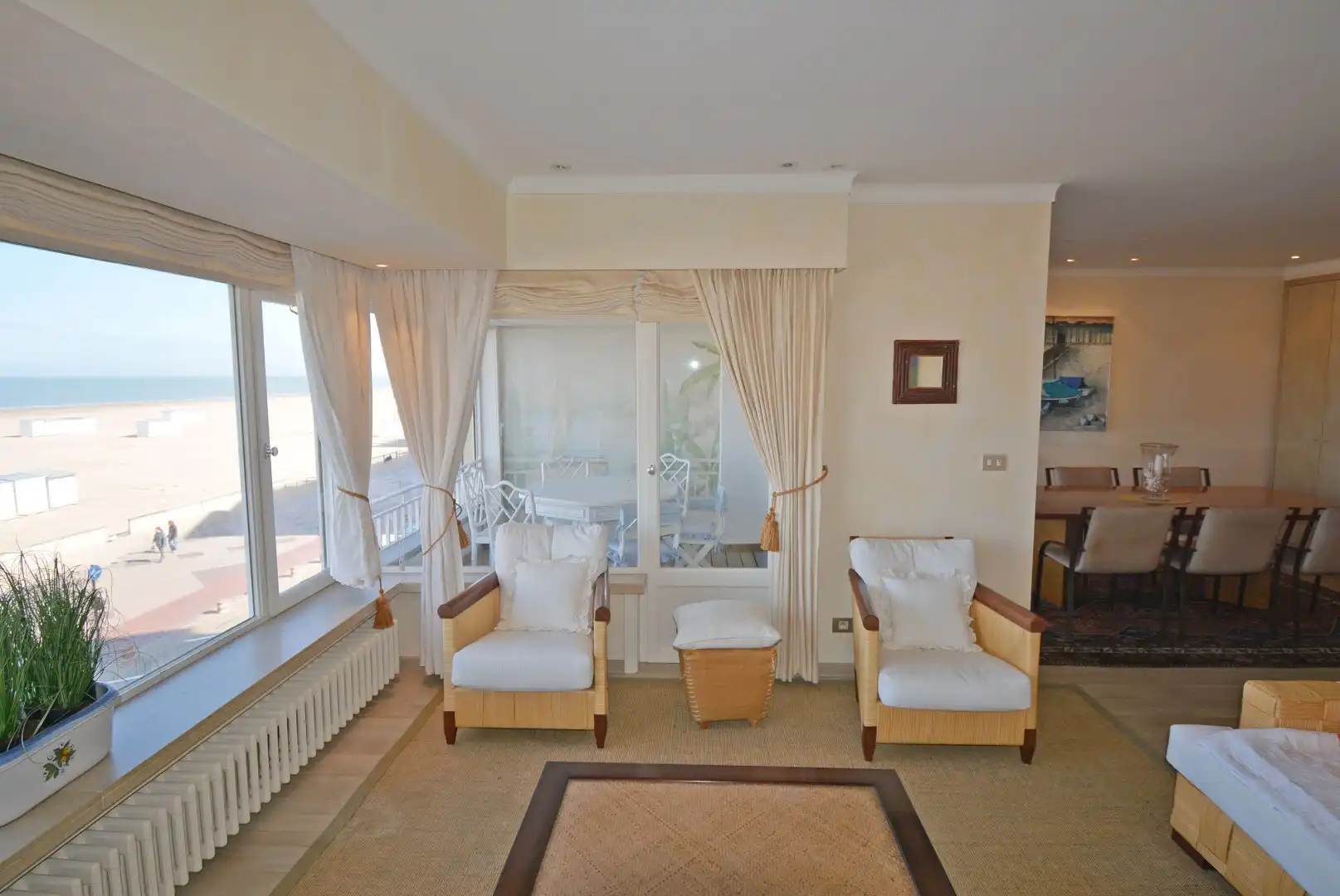 Appartement op de zeedijk met inpandig terras en mooi zeezicht foto 2