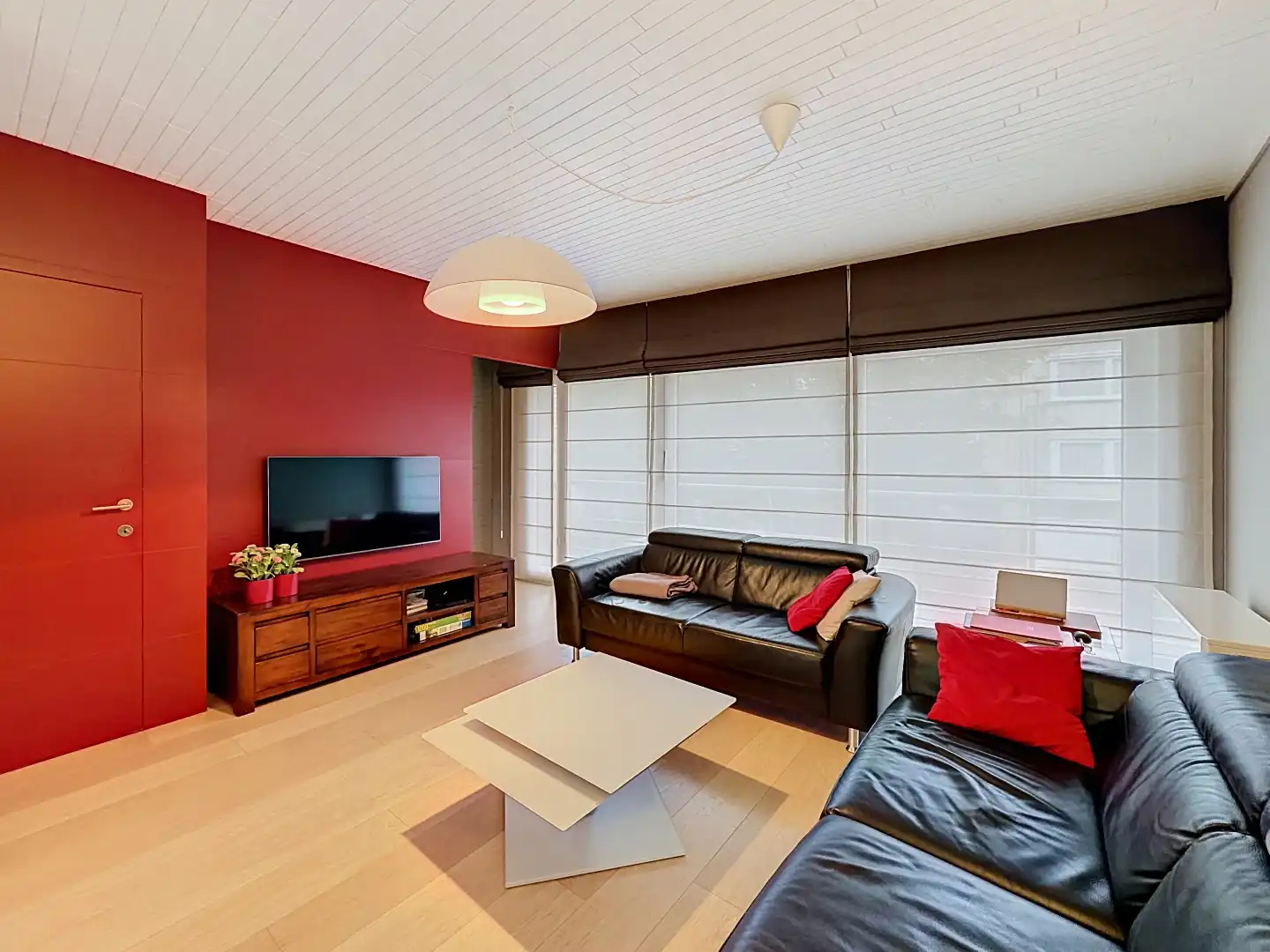 Instapklare bel-etage met drie slaapkamers, garage en zonnige buitenruimtes. foto 6