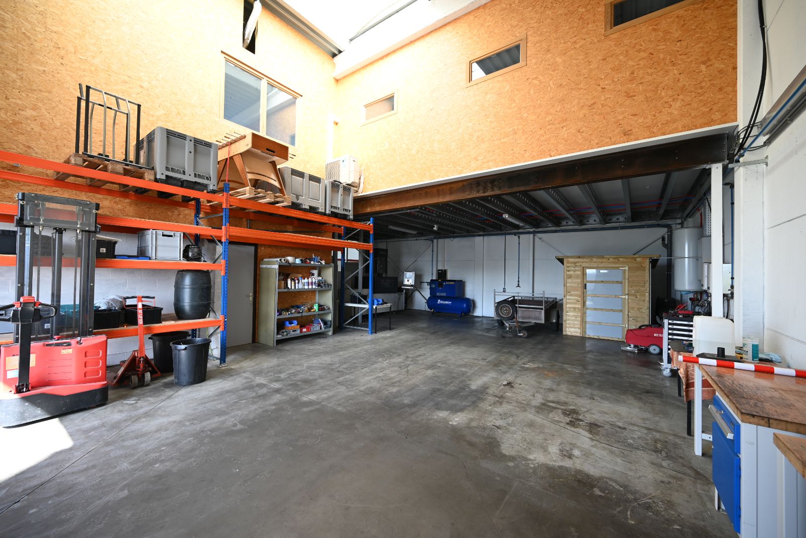 Recent magazijn (146m2) foto 6